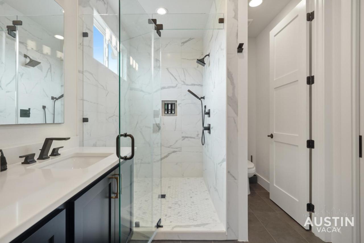 Luxurious Modernism With Private Hot Tub And Garage
