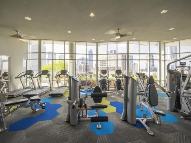 Luxe Retreat: Heart Of City, Pool & Views Apartment Austin