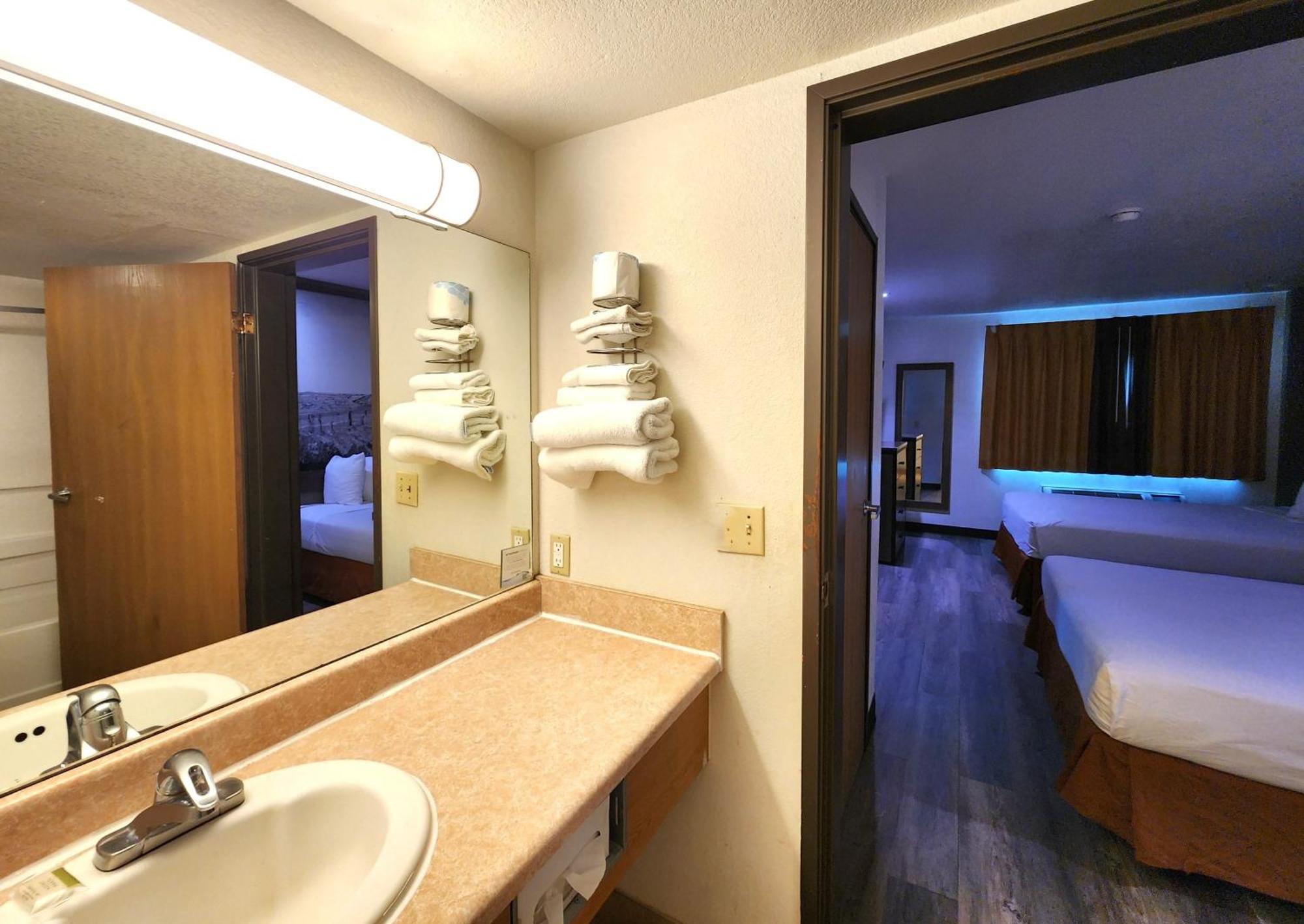 Super 8 By Wyndham North/university Area Austin