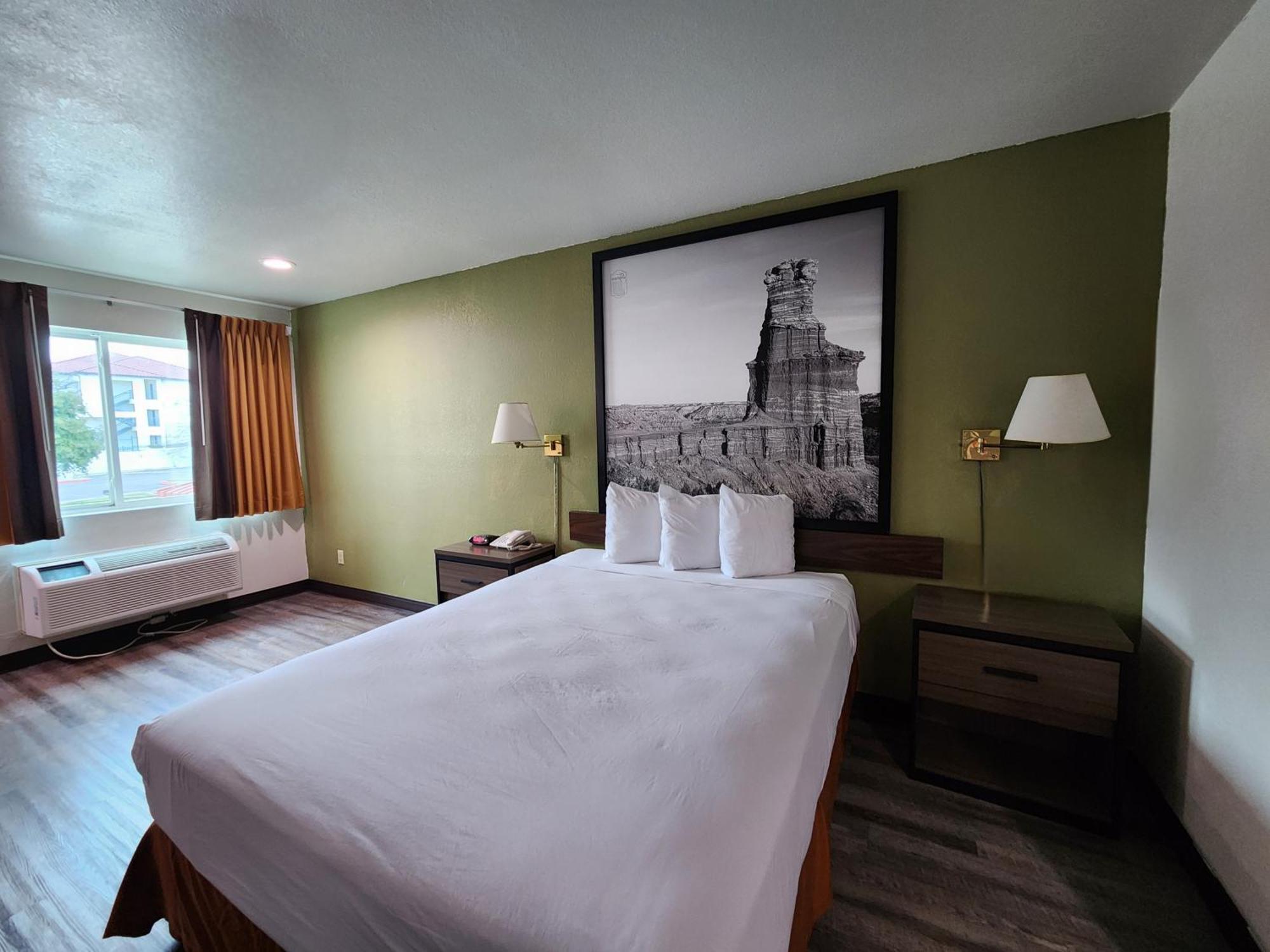 Super 8 By Wyndham North/university Area