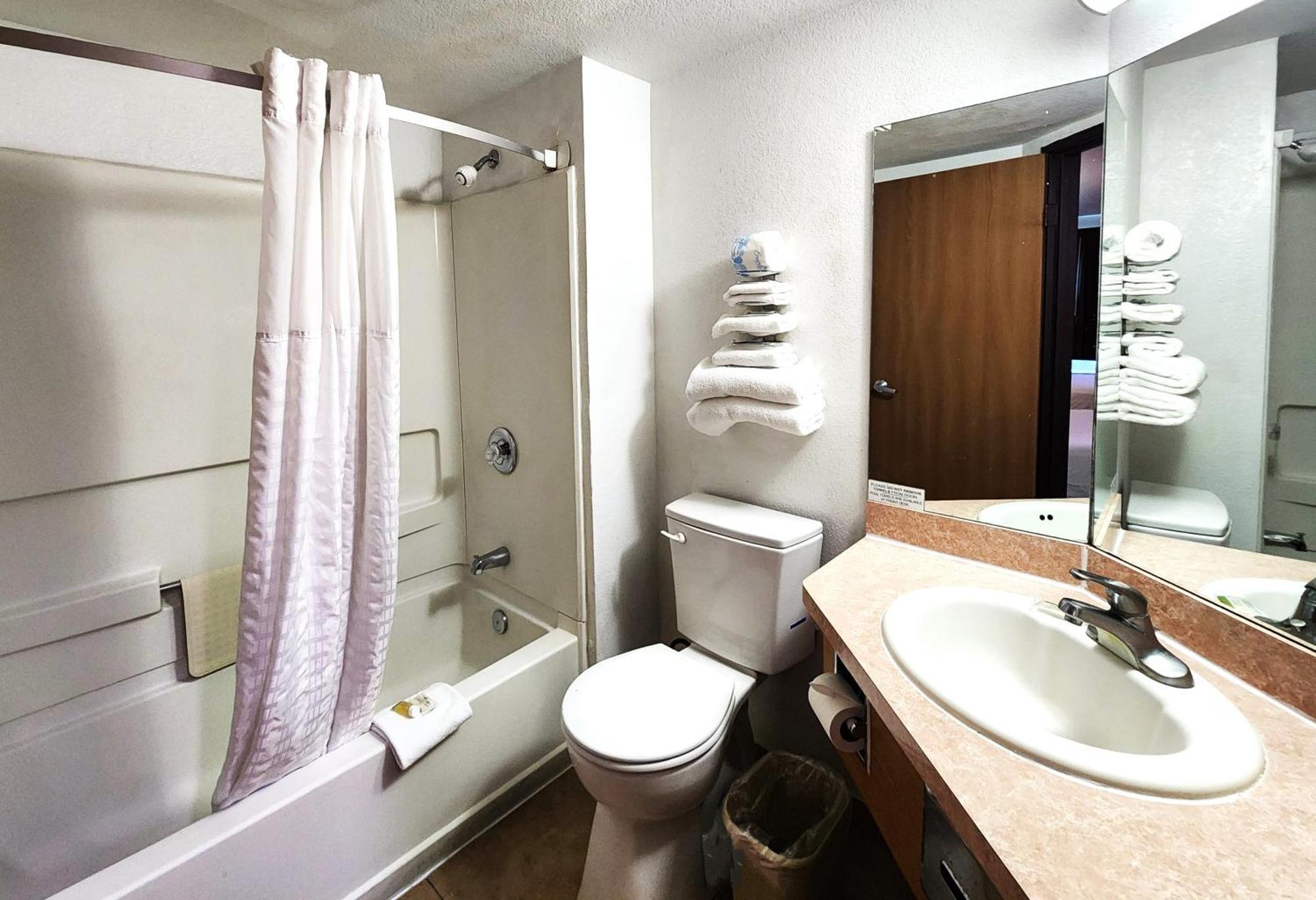 Hotel Super 8 By Wyndham North/university Area
