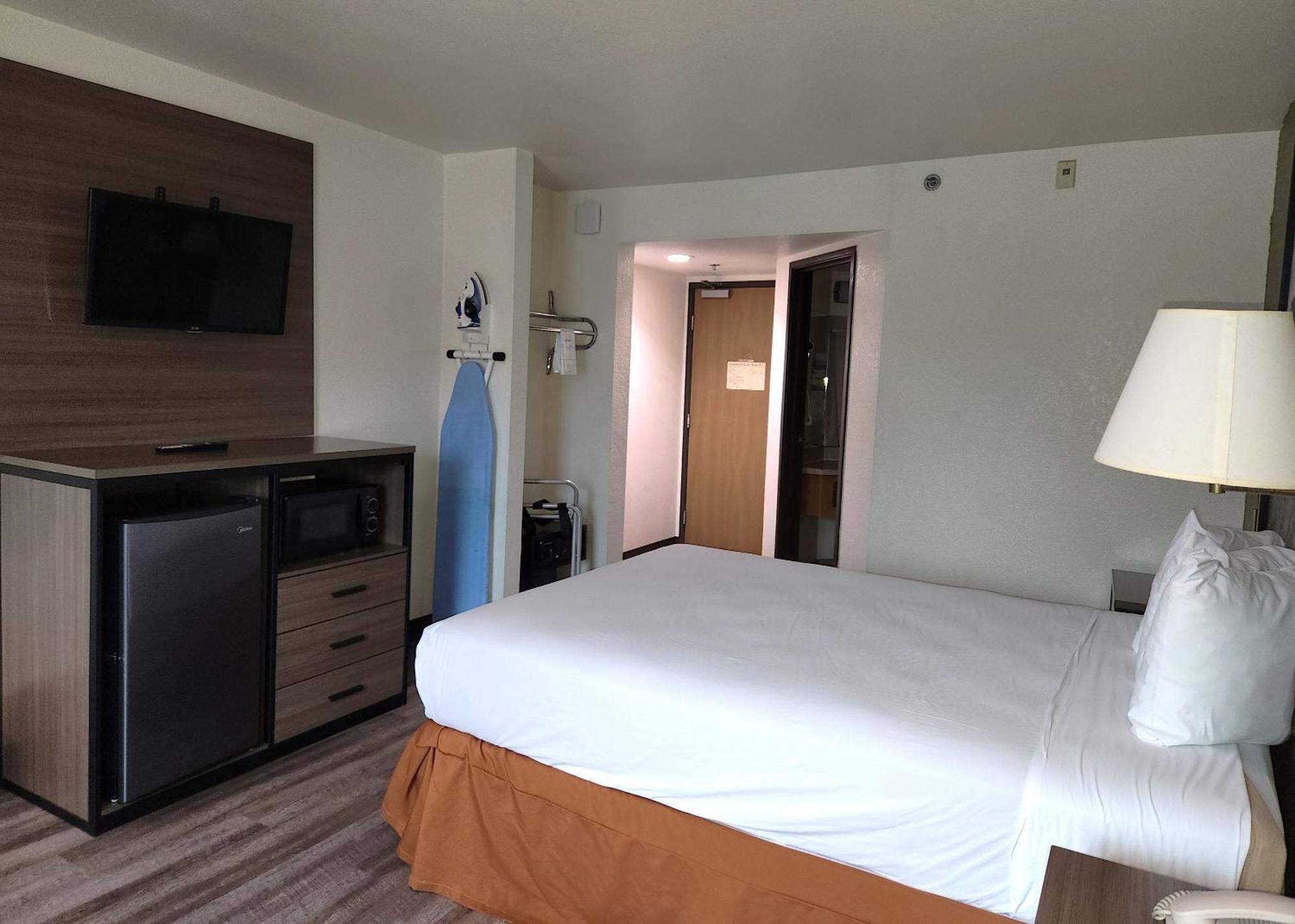 Super 8 By Wyndham North/university Area Austin