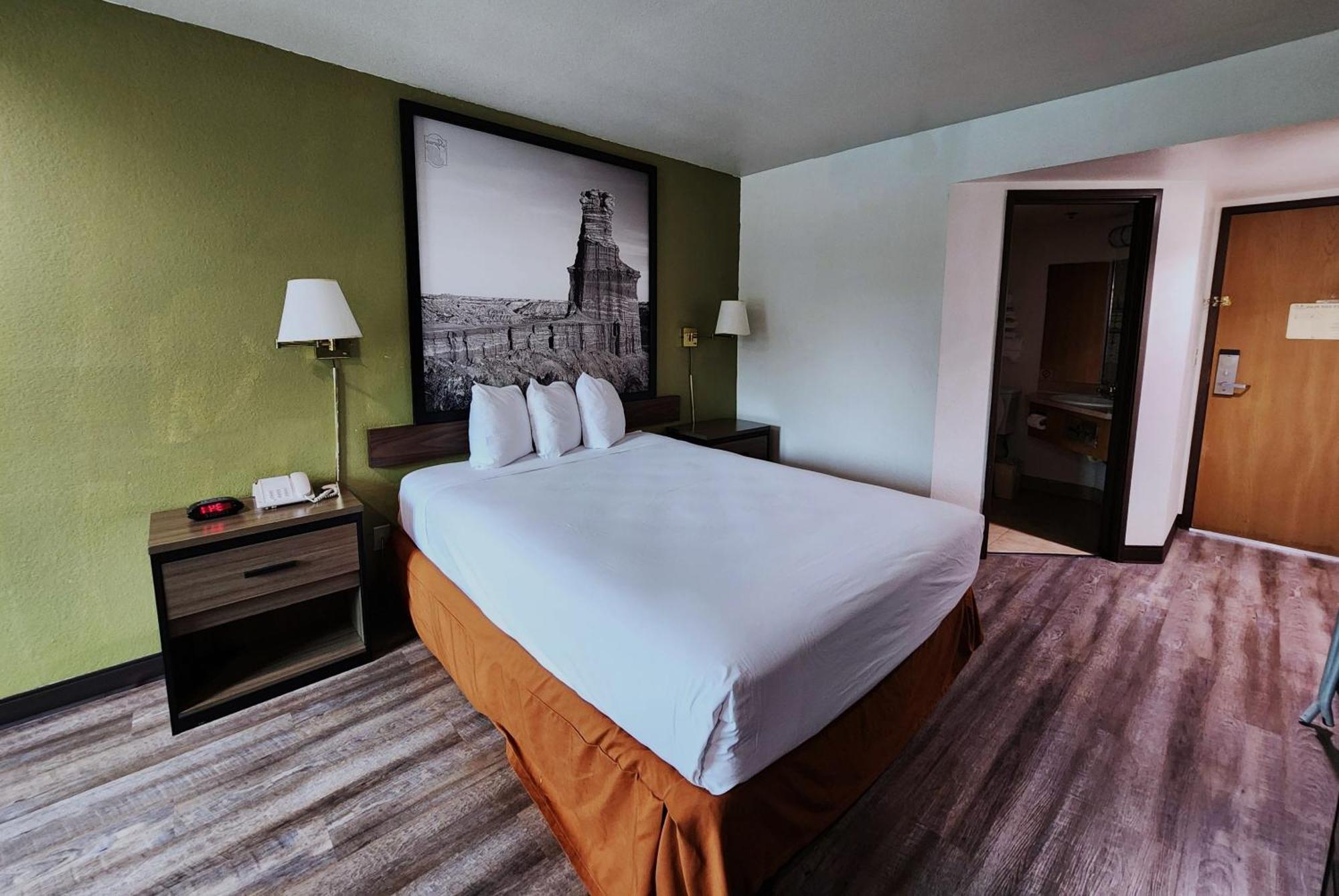 Super 8 By Wyndham North/university Area Hotel Austin