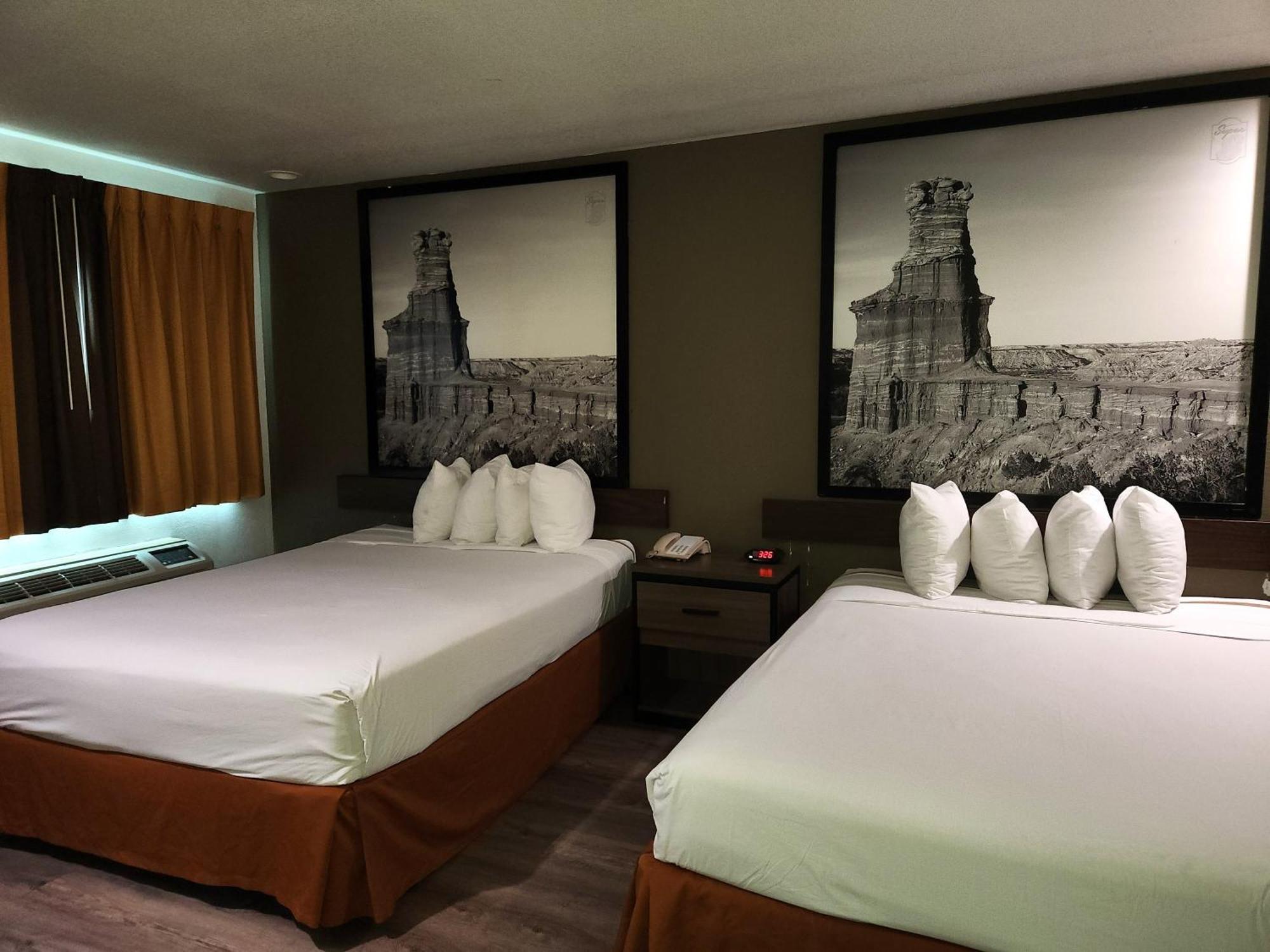Super 8 By Wyndham North/university Area Hotel
