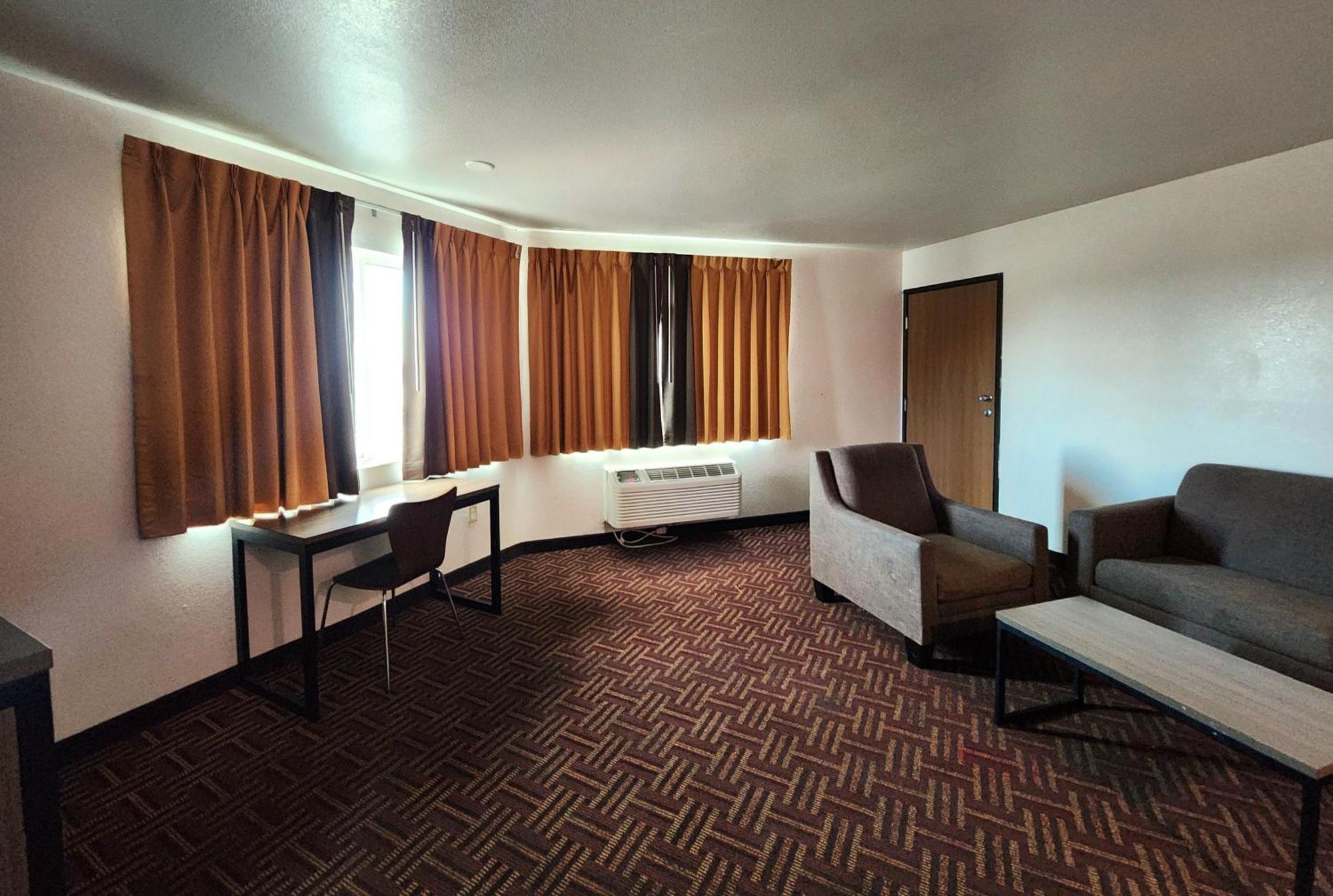 Hotel Super 8 By Wyndham North/university Area 2*