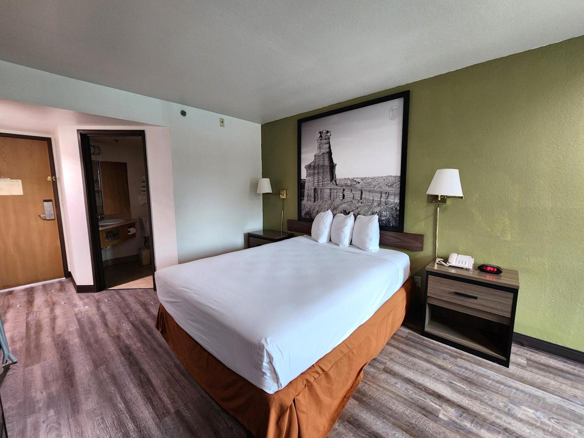 Hotel Super 8 By Wyndham North/university Area Austin