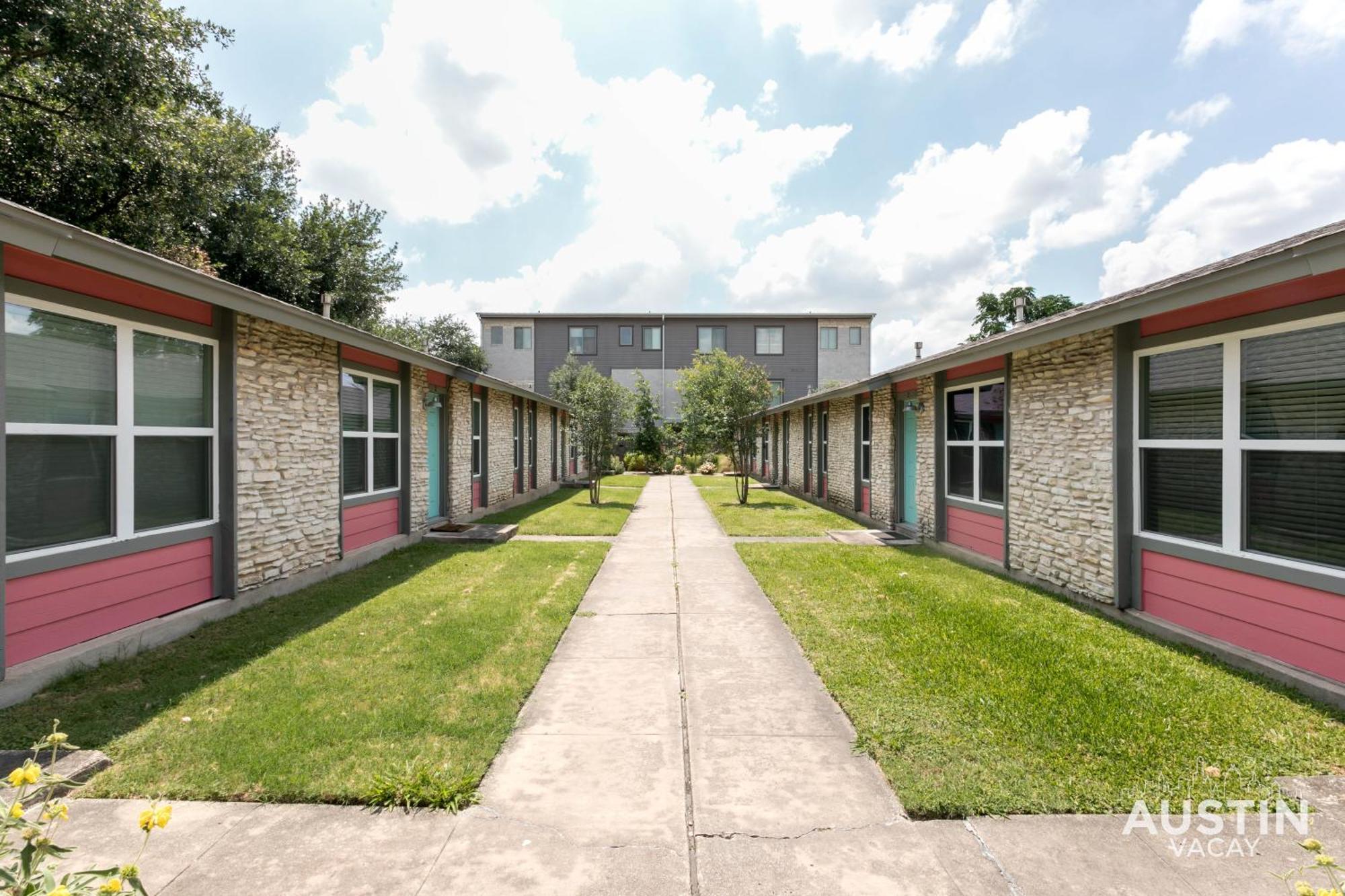Apartment Pets Welcome Great Space Backyard Near Zilker Austin