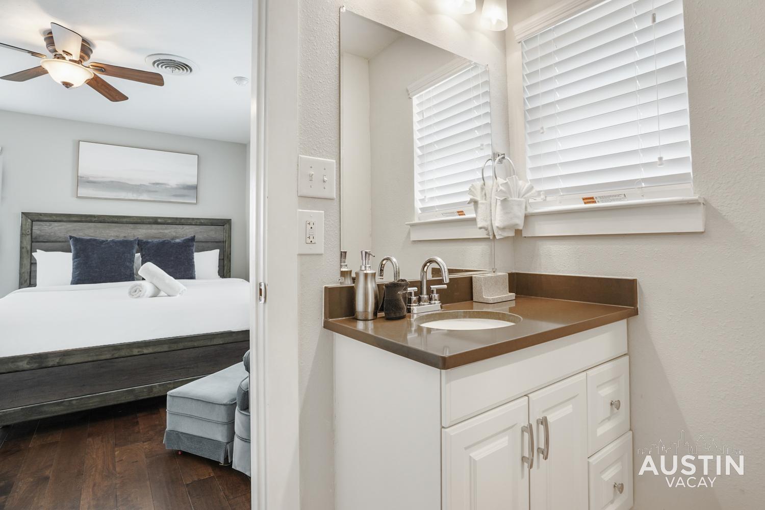 Holiday home North Atx Retreat W Open Concept Layout And Backyard *