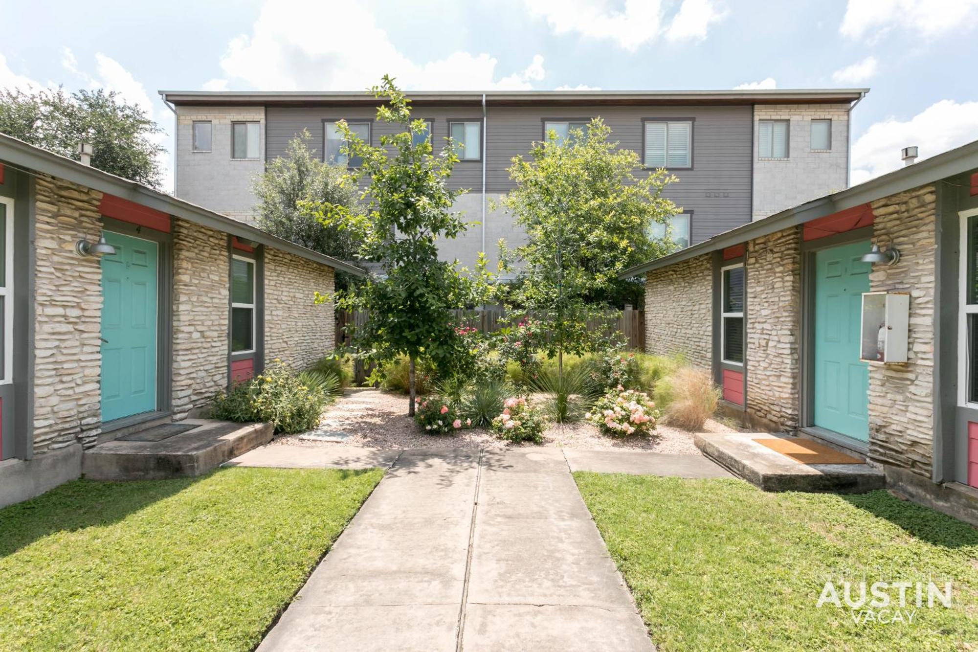 Pets Welcome Great Space Backyard Near Zilker
