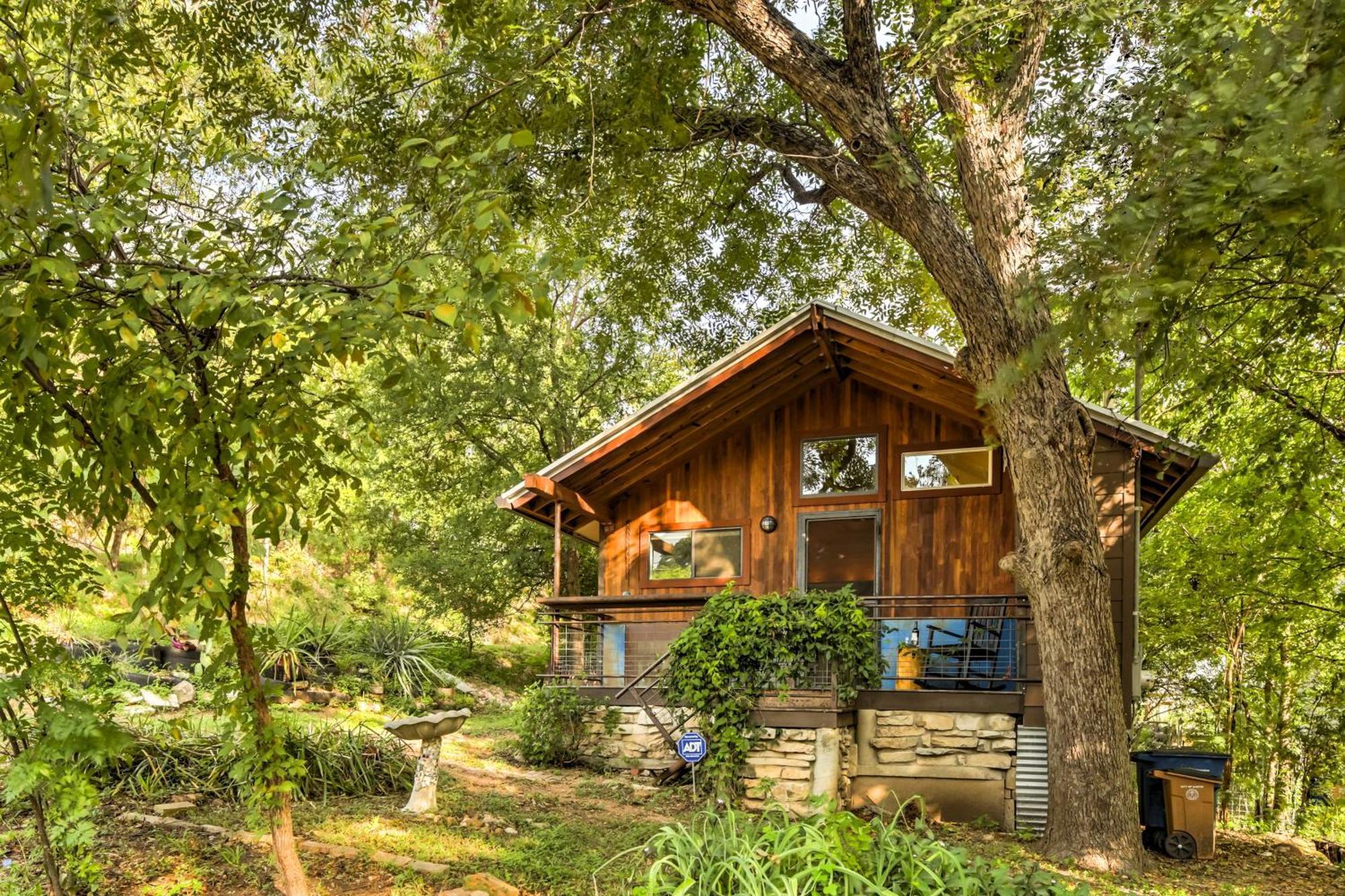 Apartment Chic East With Spacious Yard! Austin