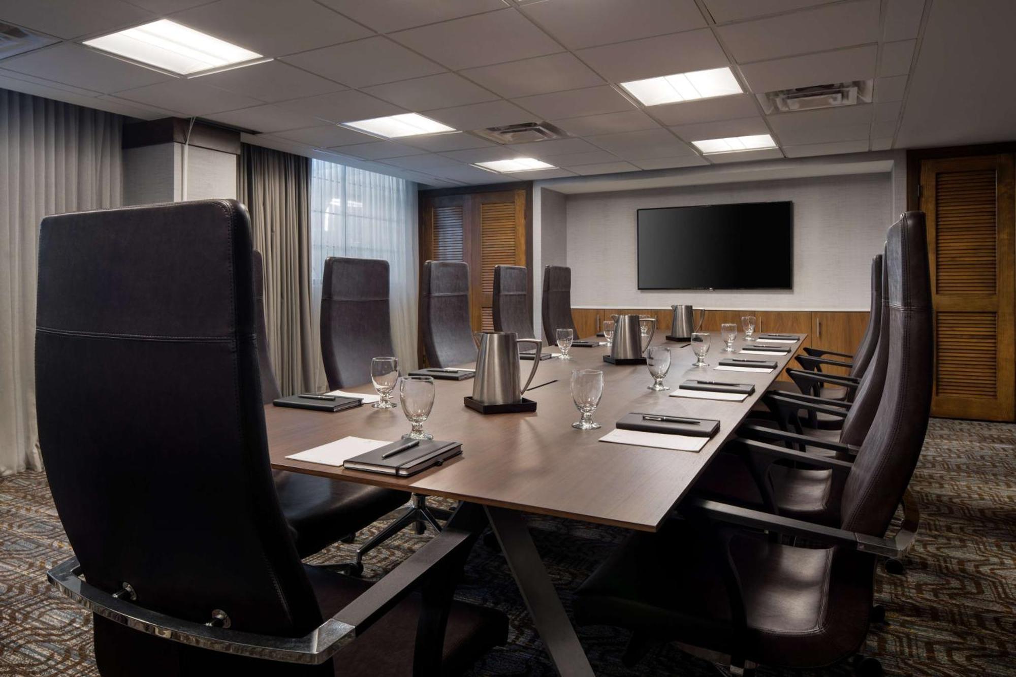 Hotel Embassy By Hilton 3*