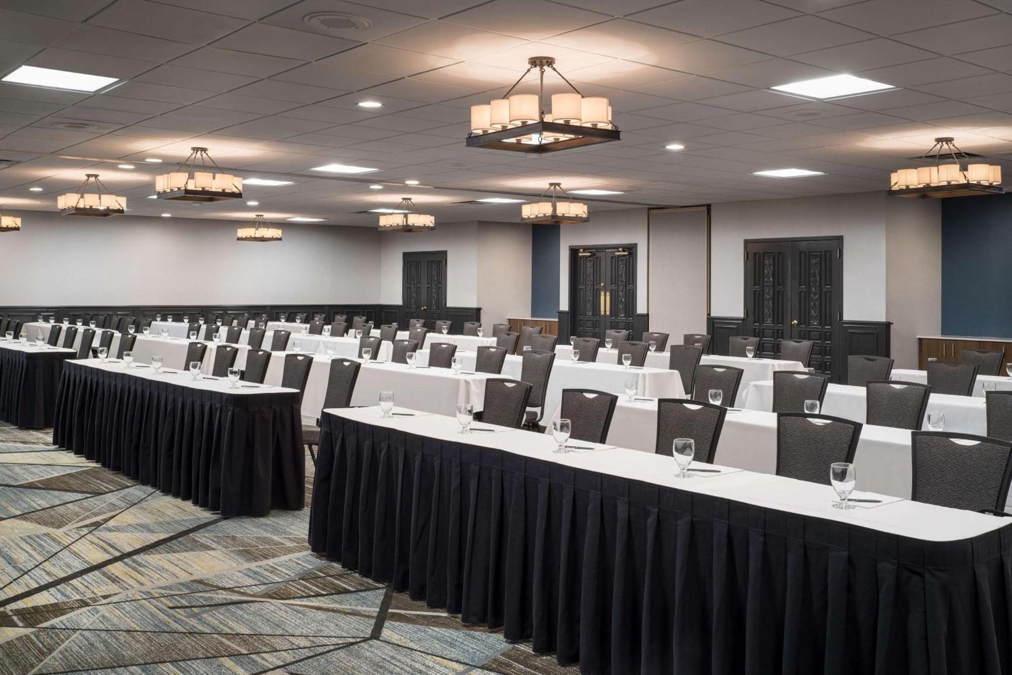 Hotel Embassy By Hilton Austin