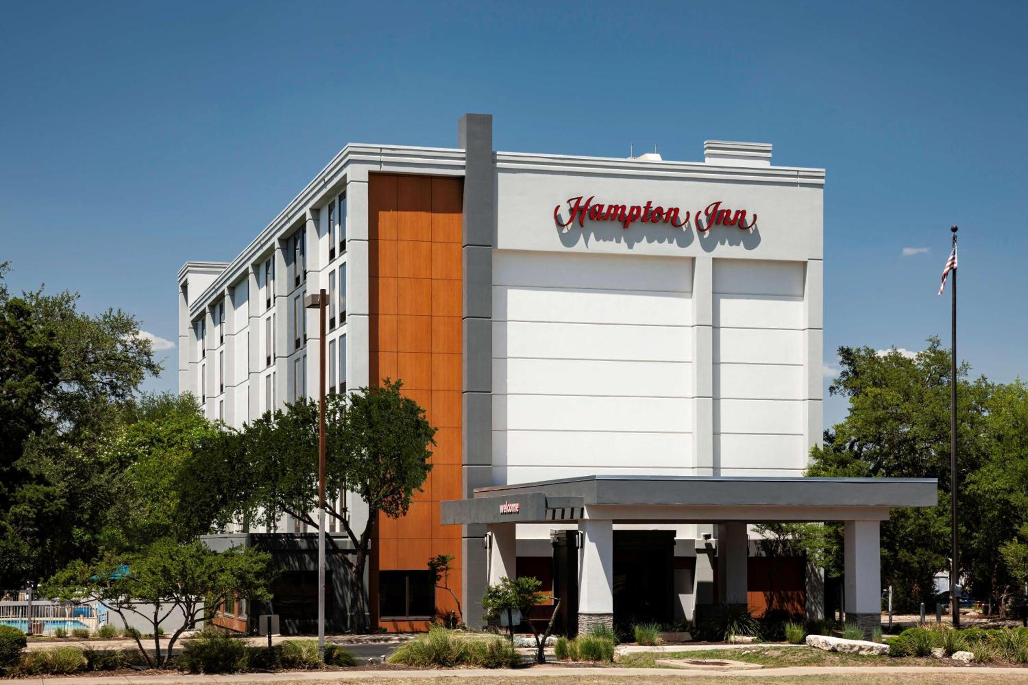Hampton Nw Near The Domain Hotel
