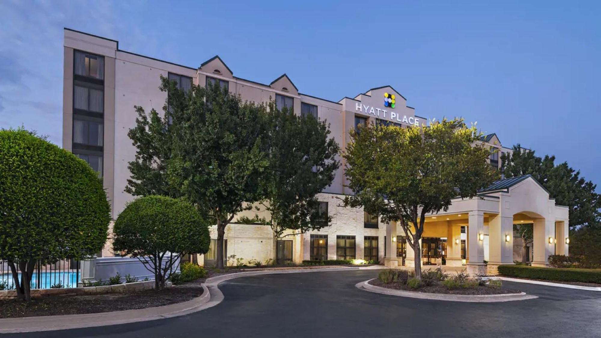 Hyatt Place Arboretum Hotel 3*