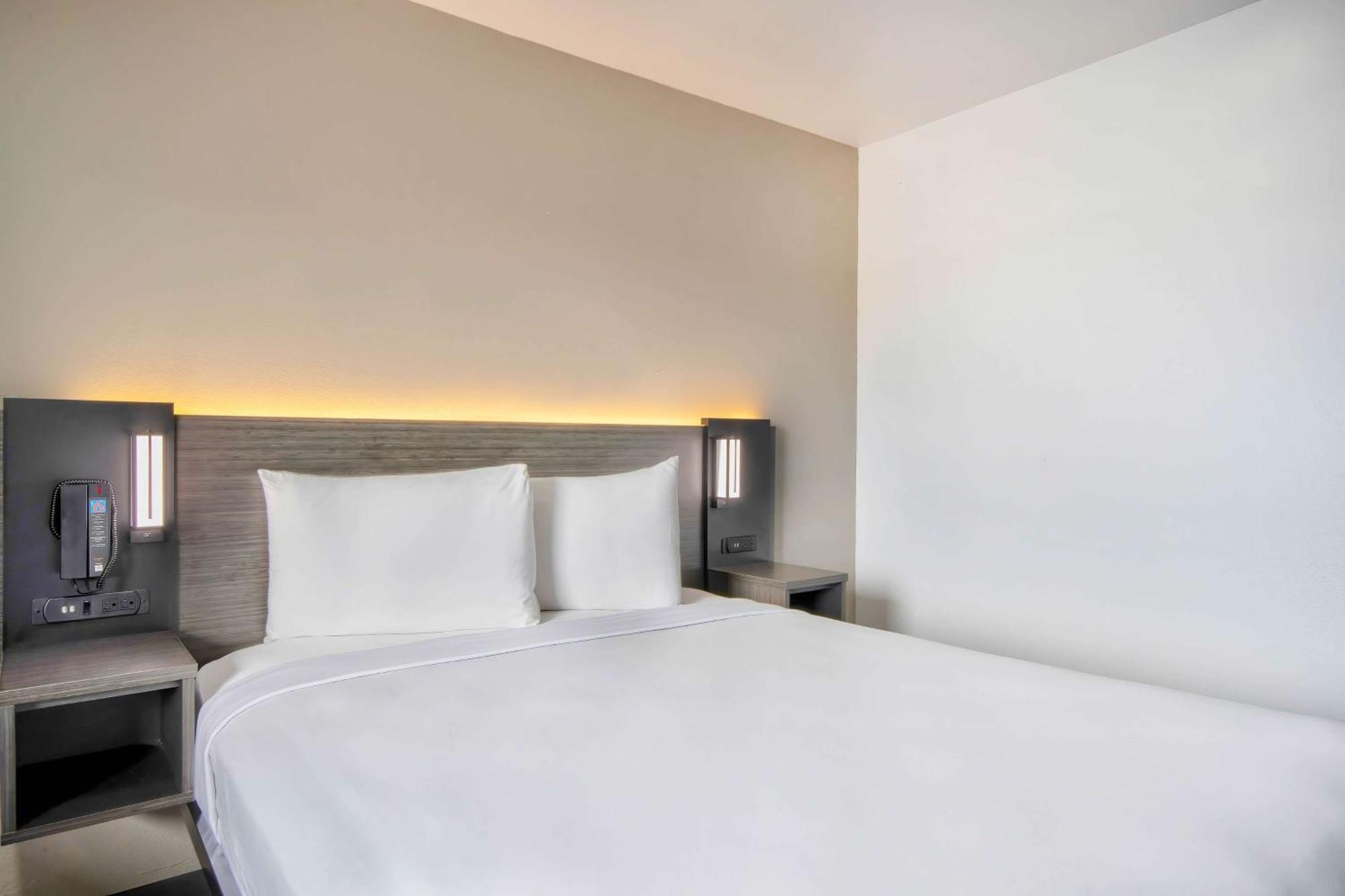 Hotel 6-austin, Tx - North