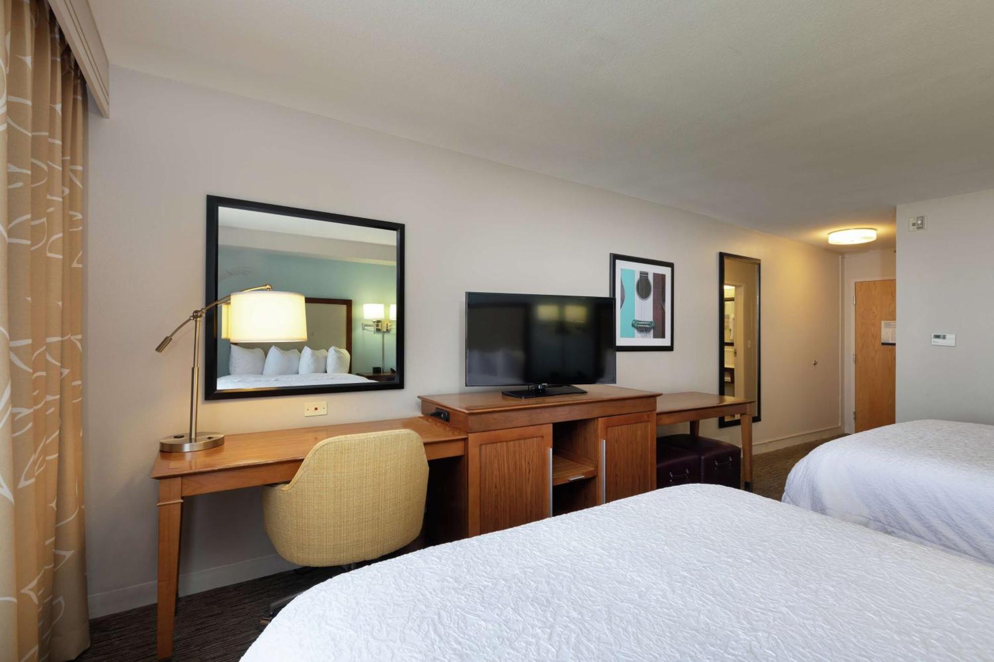 Hampton & Suites-austin Airport 3*