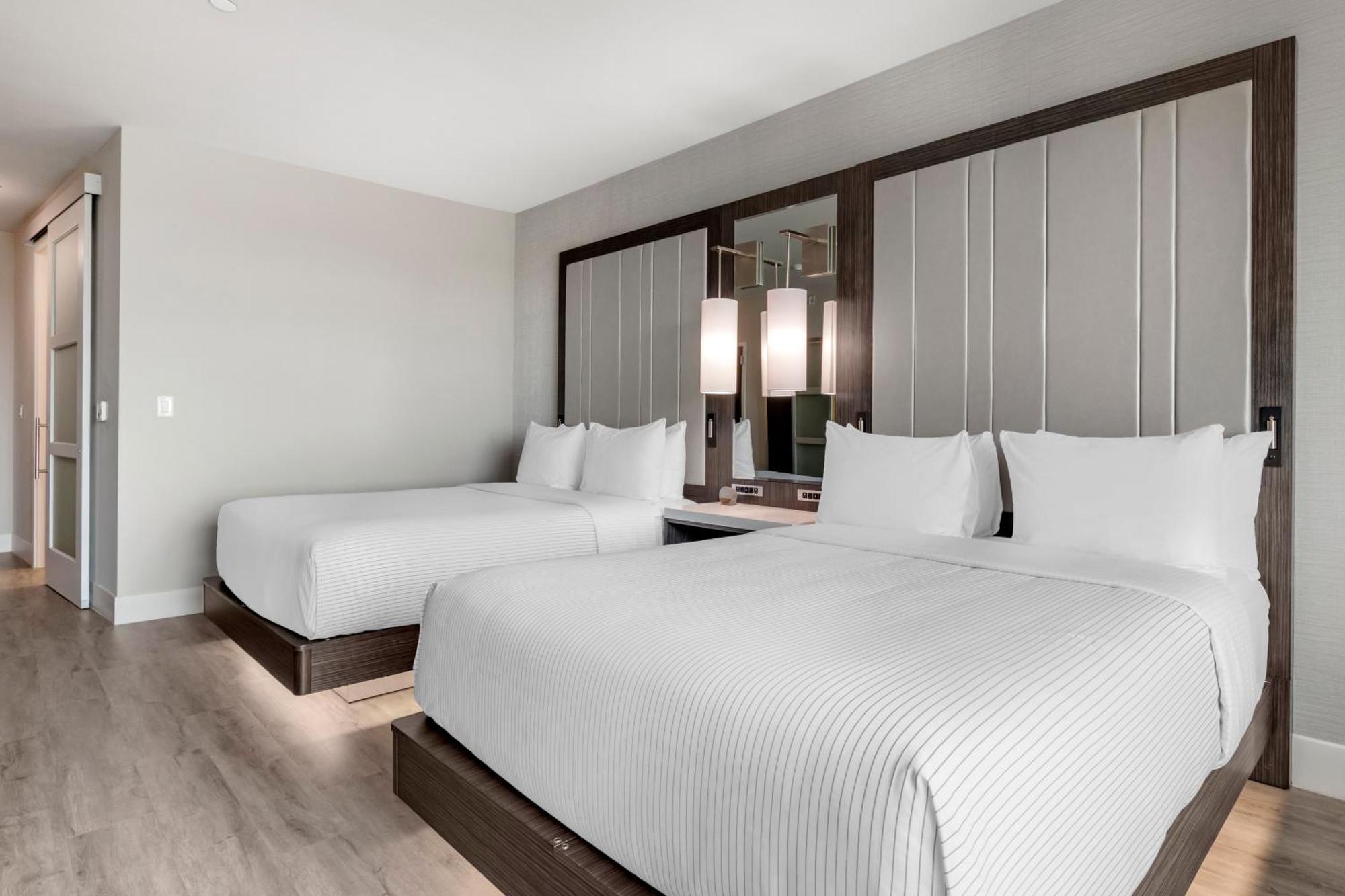 Cambria Uptown Near The Domain Hotel *
