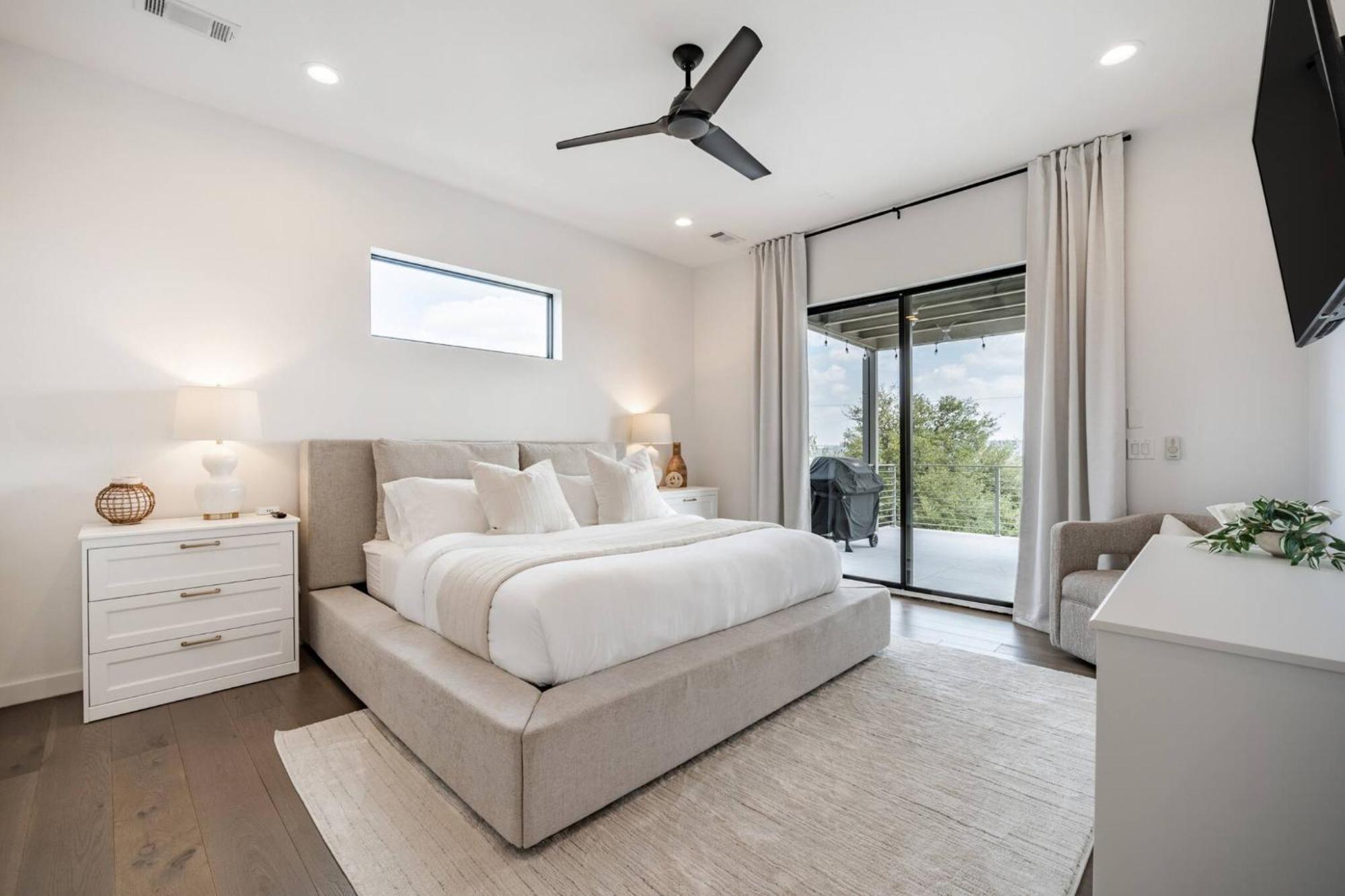 Lakeview Retreat: Terrace Bbq Holiday home *