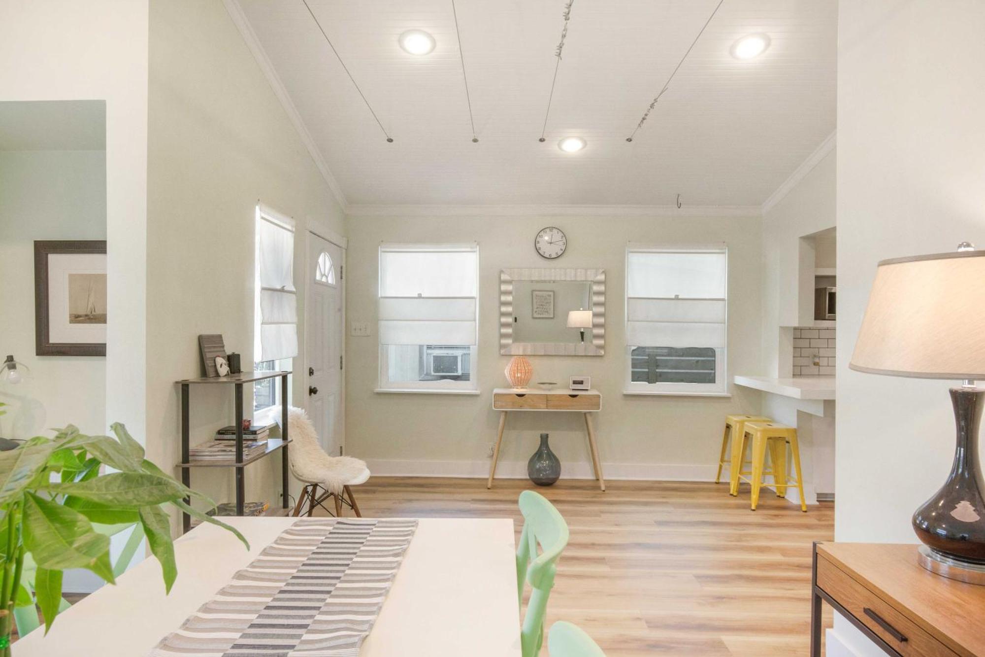 Holiday home Relax By The Pool, Gather In Yard, Walk To 6Th St & Dtwn'S Top Eateries *