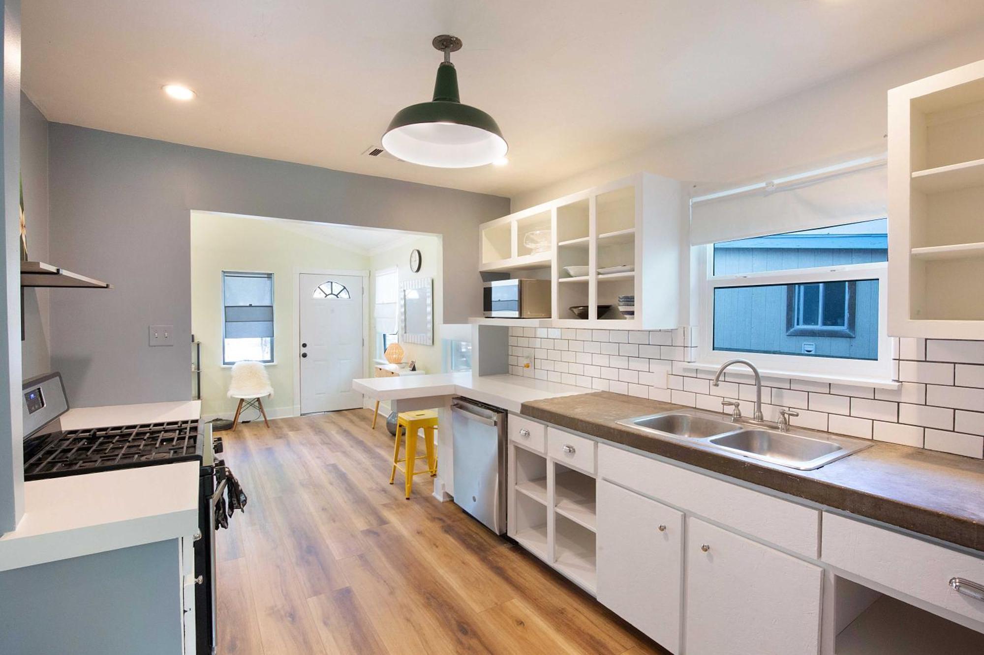 Relax By The Pool, Gather In Yard, Walk To 6Th St & Dtwn'S Top Eateries Holiday home
