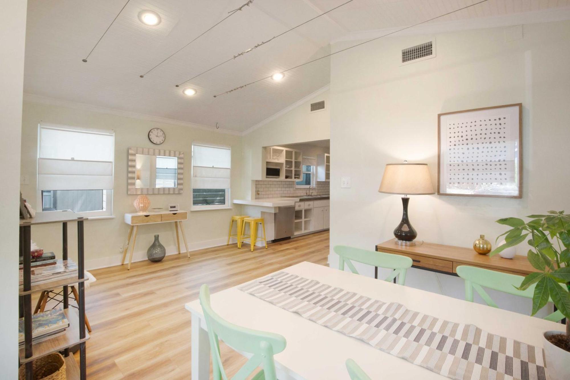 Holiday home Relax By The Pool, Gather In Yard, Walk To 6Th St & Dtwn'S Top Eateries Austin