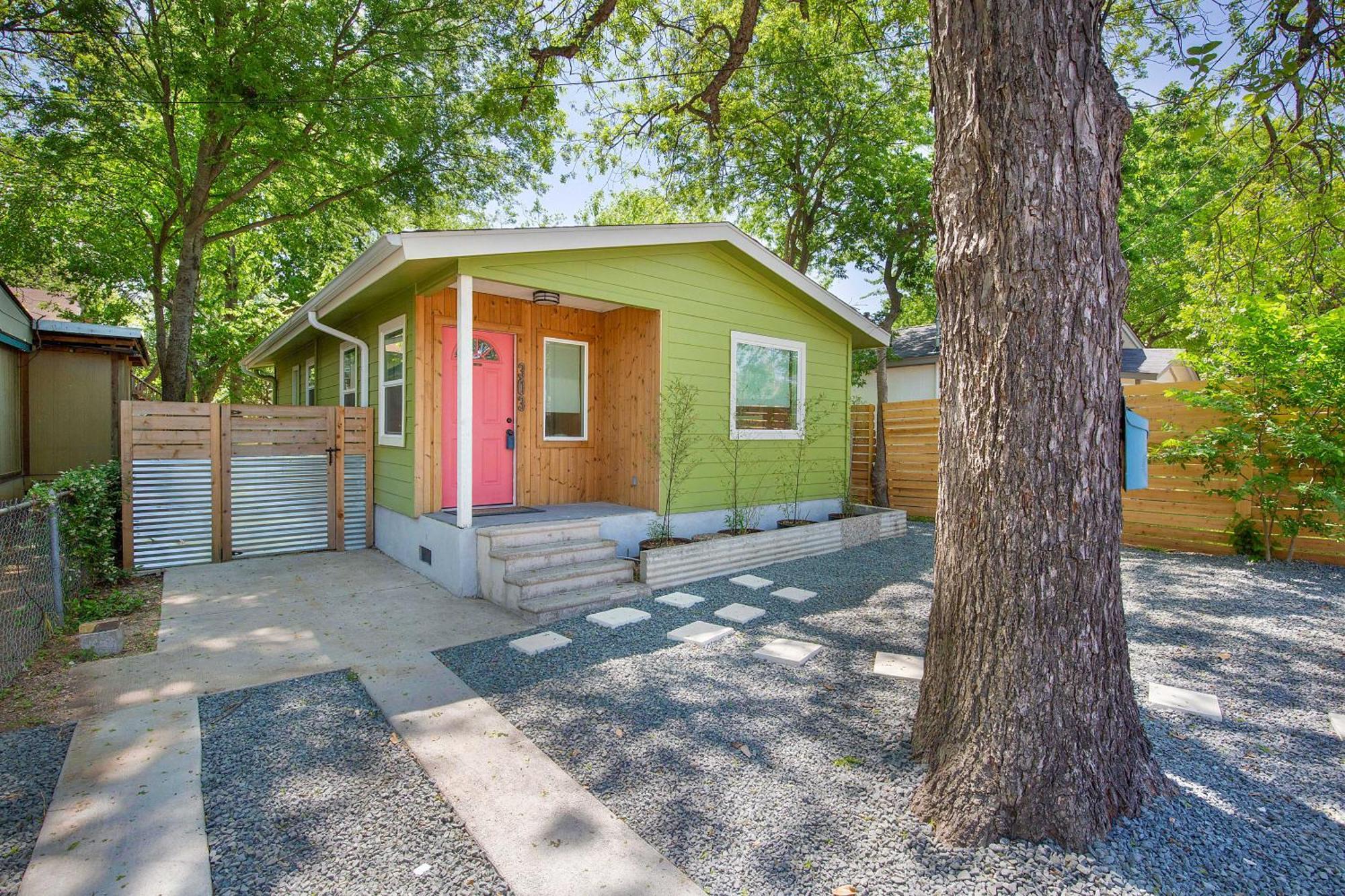 Holiday home Relax By The Pool, Gather In Yard, Walk To 6Th St & Dtwn'S Top Eateries