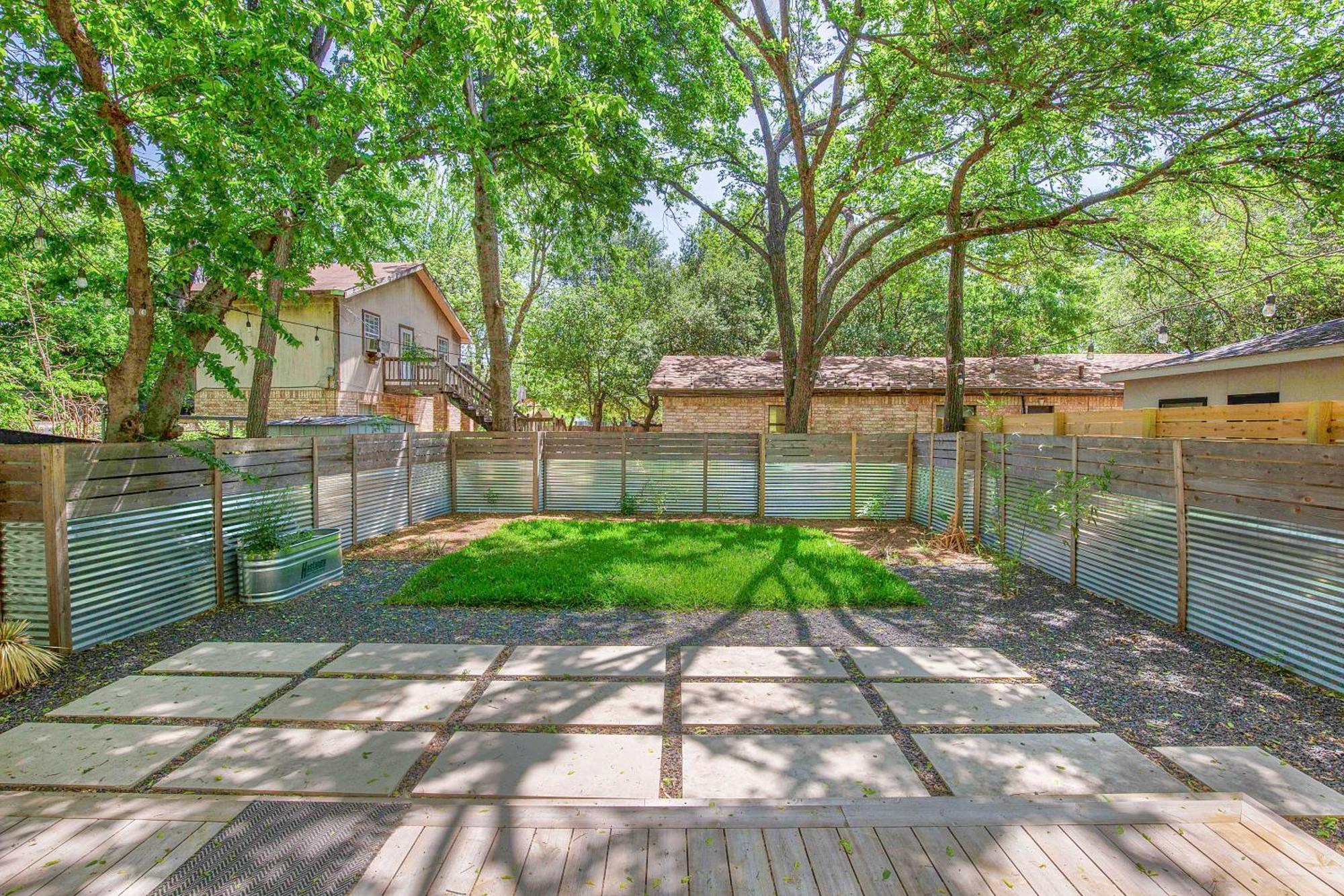 Holiday home Relax By The Pool, Gather In Yard, Walk To 6Th St & Dtwn'S Top Eateries Austin