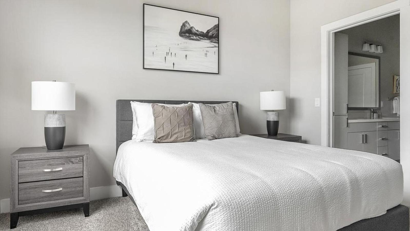 Landing Modern With Amazing Amenities Apartment