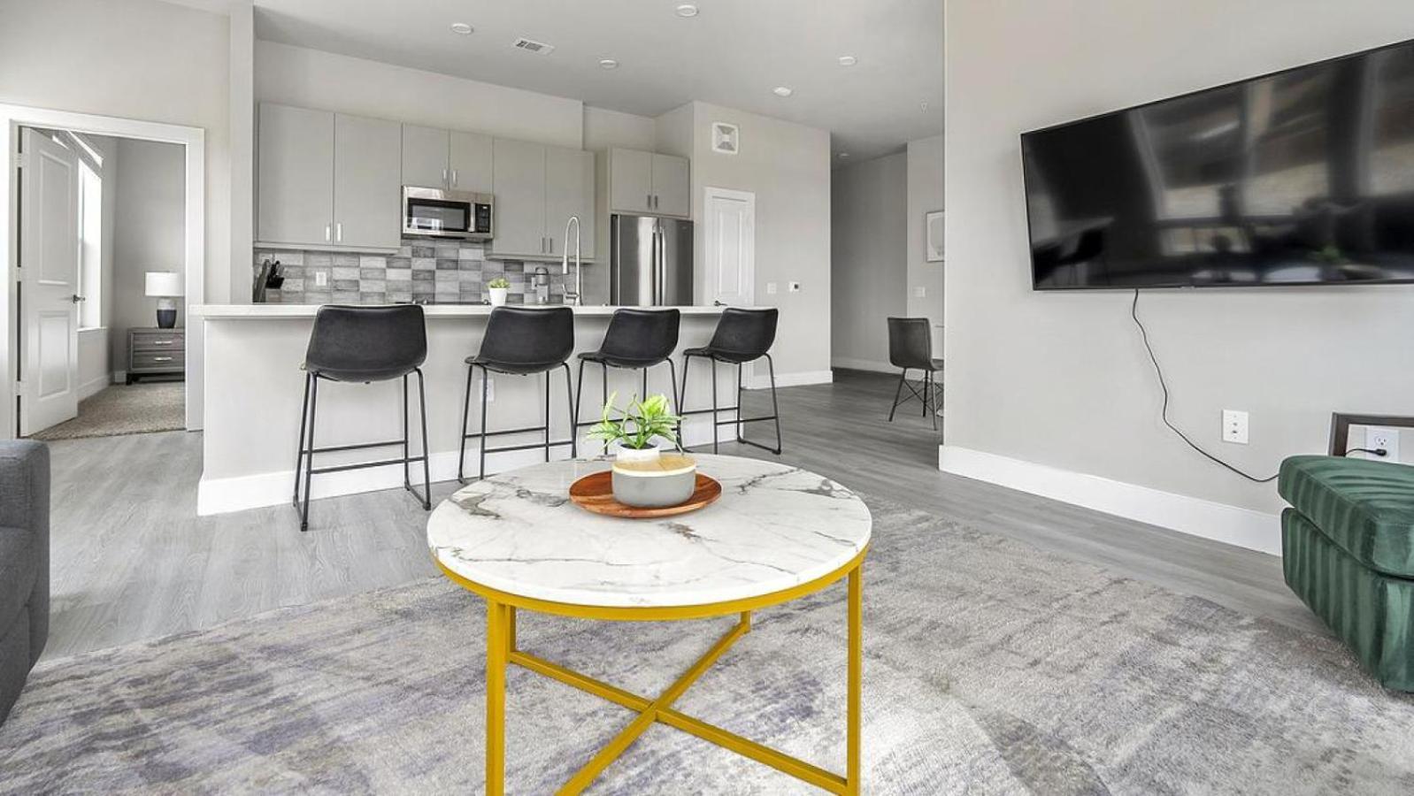 Landing Modern With Amazing Amenities Apartment