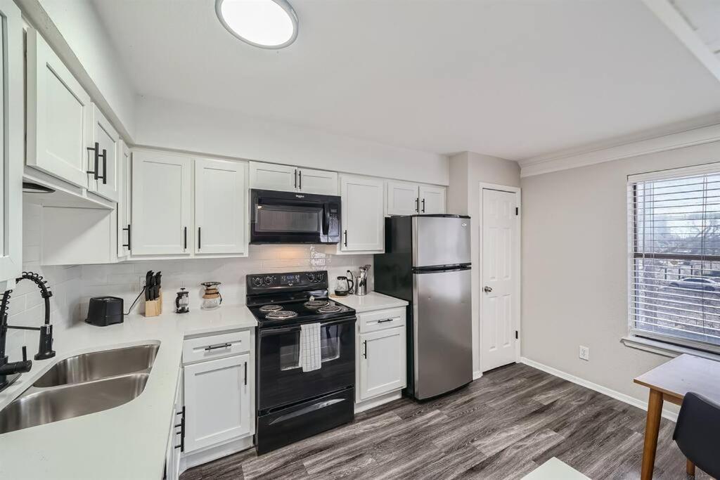 Apartment Your Modern 2b Getaway - W/d, Pool, Prkg - 10min To Dtwn Austin