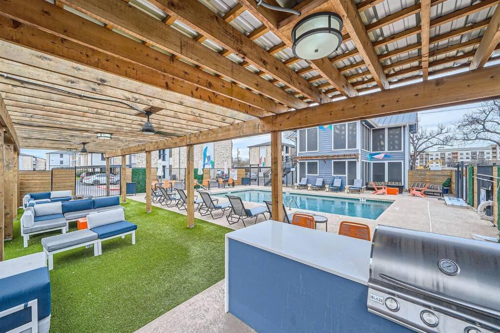 Your Modern 2b Getaway - W/d, Pool, Prkg - 10min To Dtwn * Austin