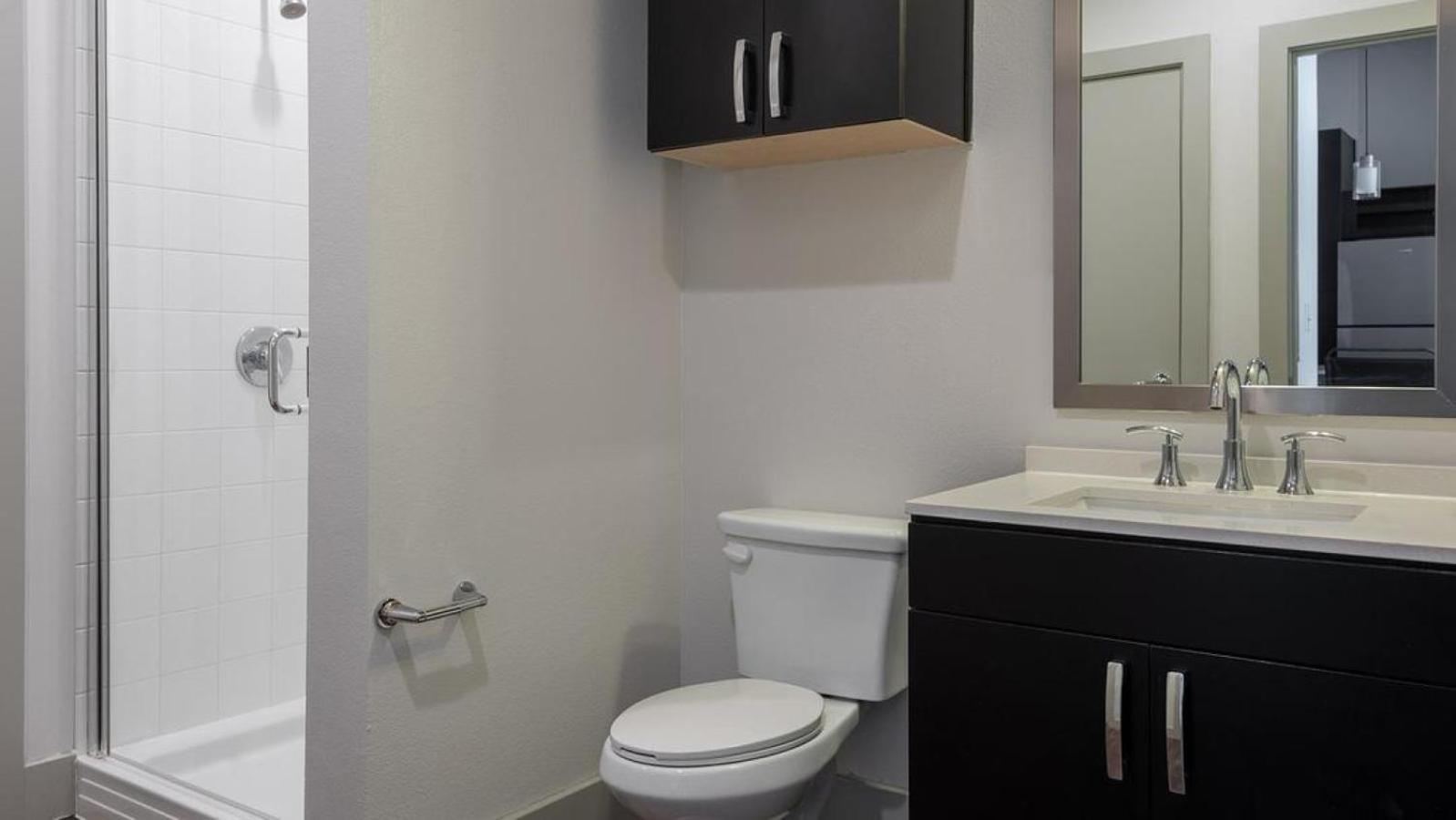 Landing Modern With Amazing Amenities *