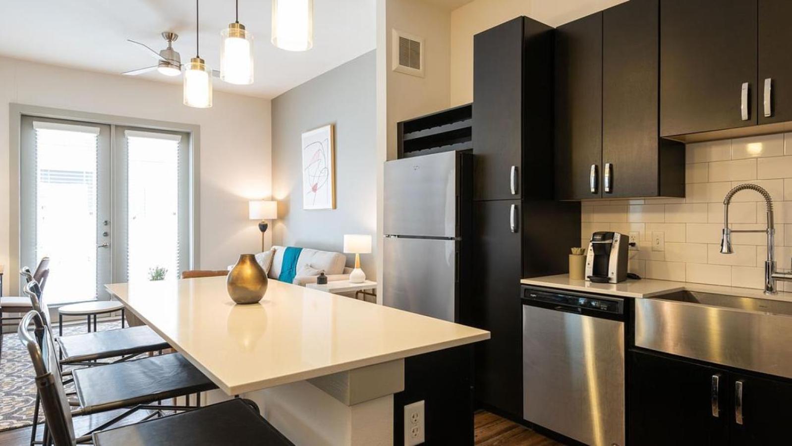 Landing Modern With Amazing Amenities Austin