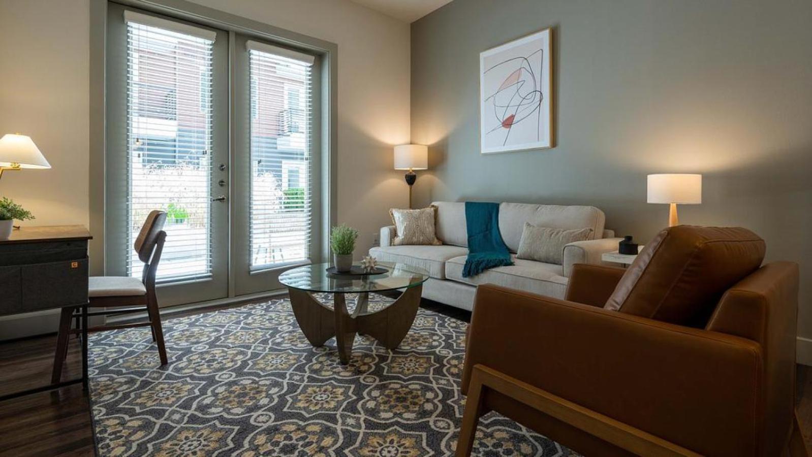 Apartment Landing Modern With Amazing Amenities Austin