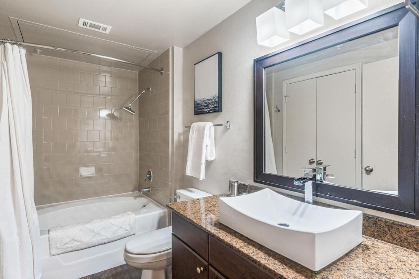 Landing Modern With Amazing Amenities * Austin
