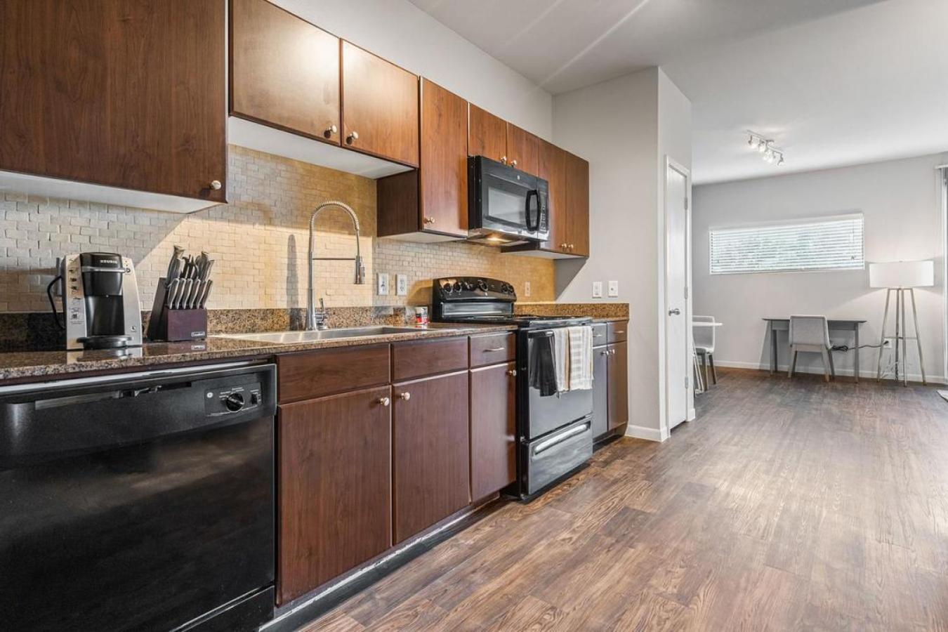 Landing Modern With Amazing Amenities Apartment