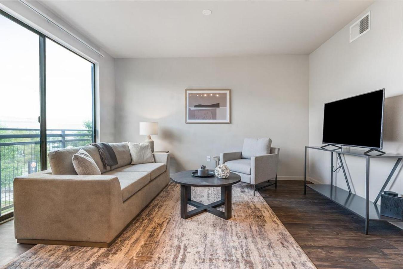 Landing Modern With Amazing Amenities Austin