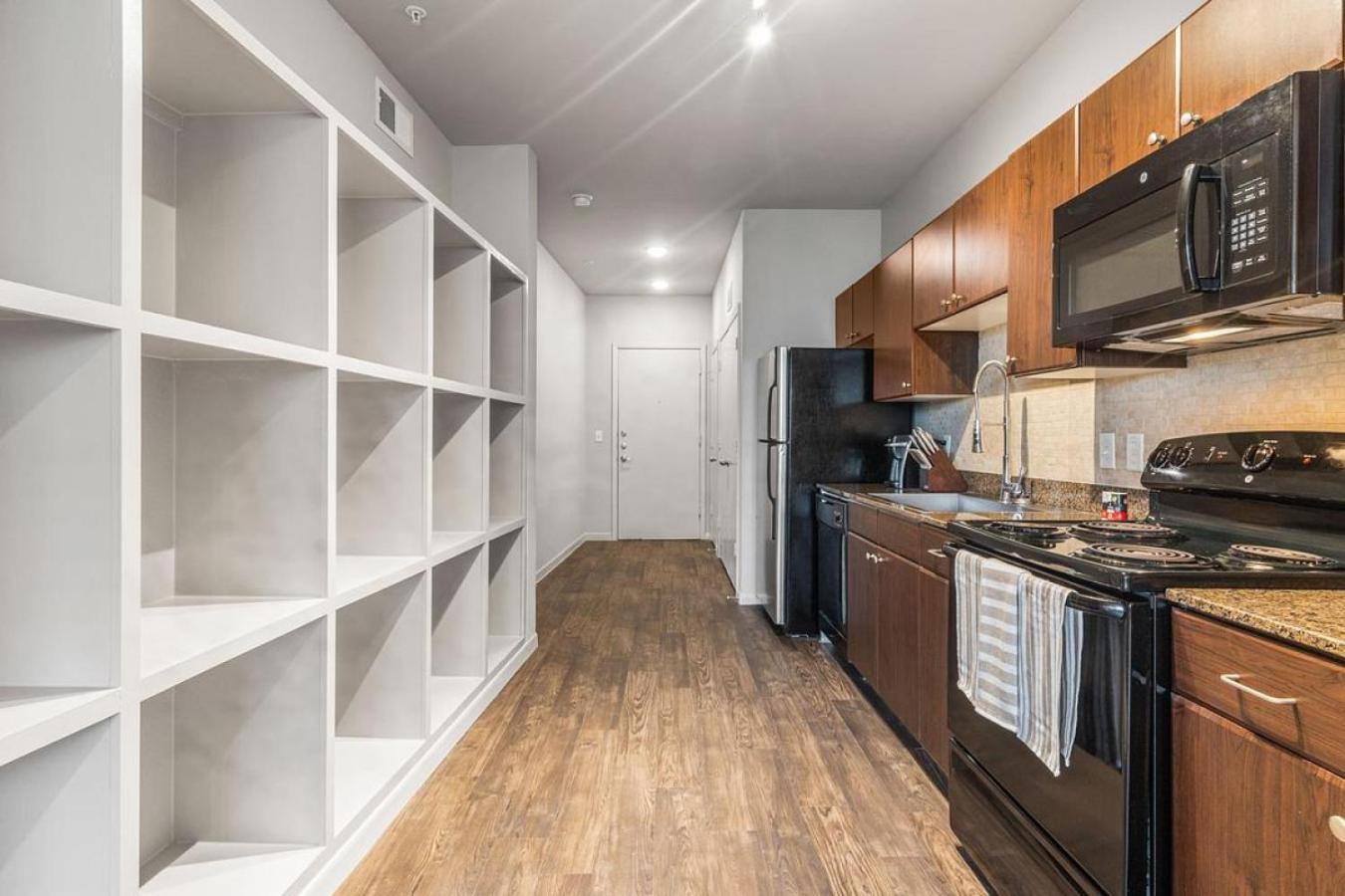 Apartment Landing Modern With Amazing Amenities