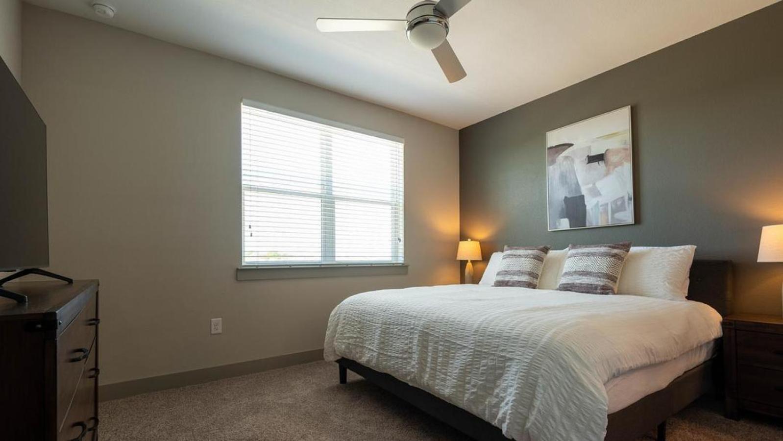 Apartment Landing Modern With Amazing Amenities *