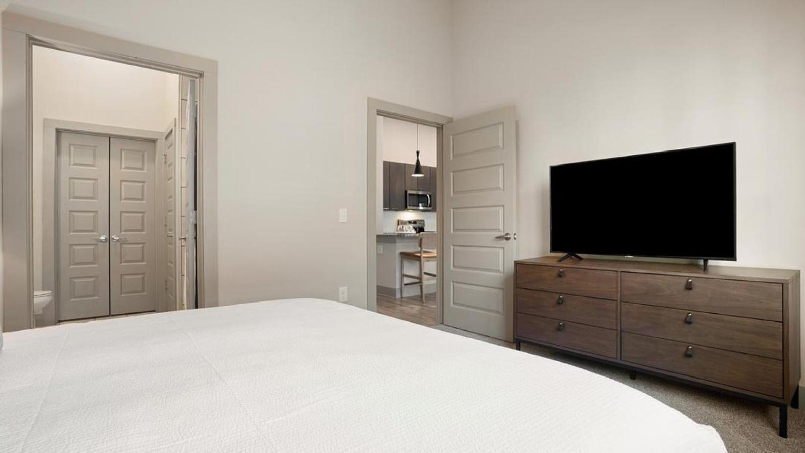 Landing Modern With Amazing Amenities Austin