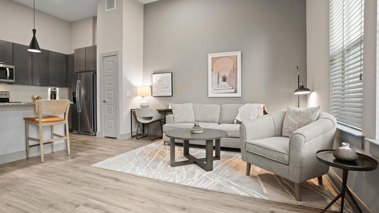 Landing Modern With Amazing Amenities Apartment