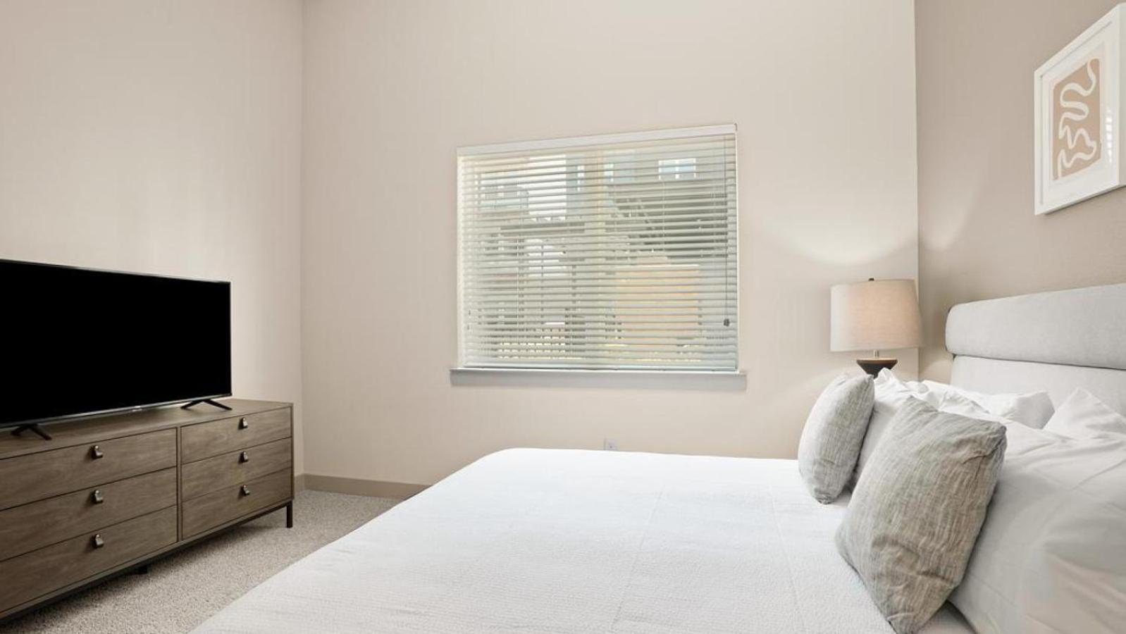Landing Modern With Amazing Amenities Apartment