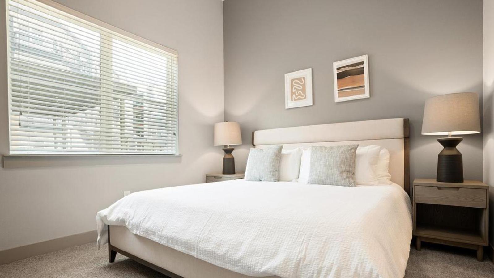 Apartment Landing Modern With Amazing Amenities
