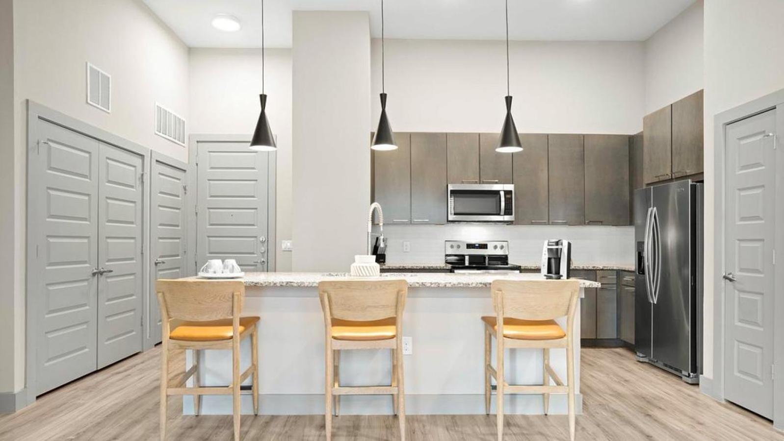 Landing Modern With Amazing Amenities *