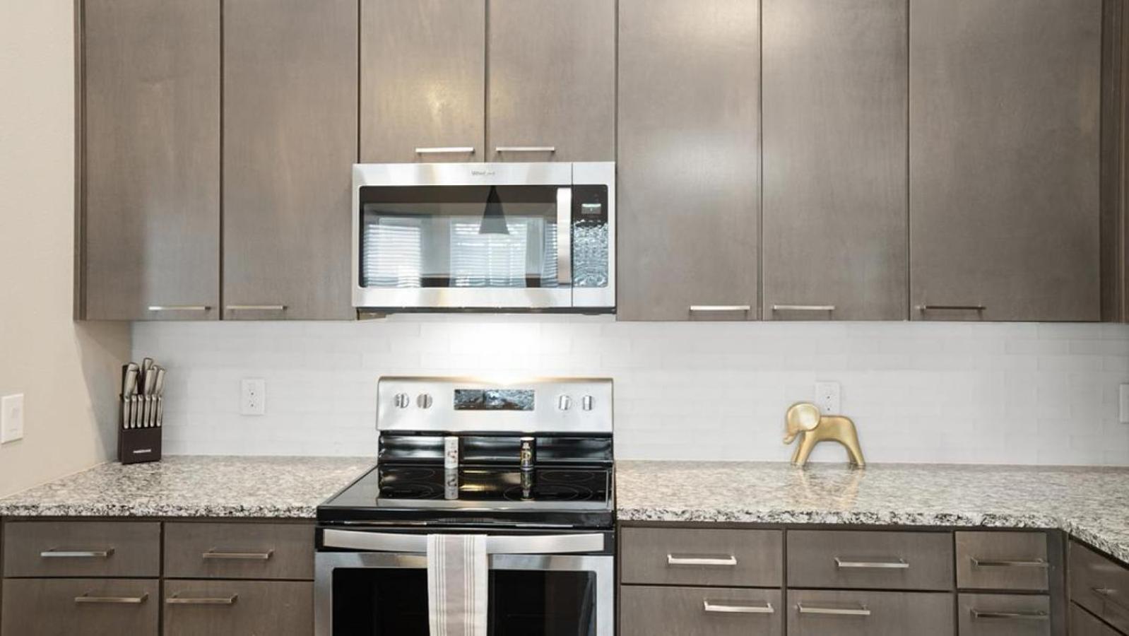 Landing Modern With Amazing Amenities