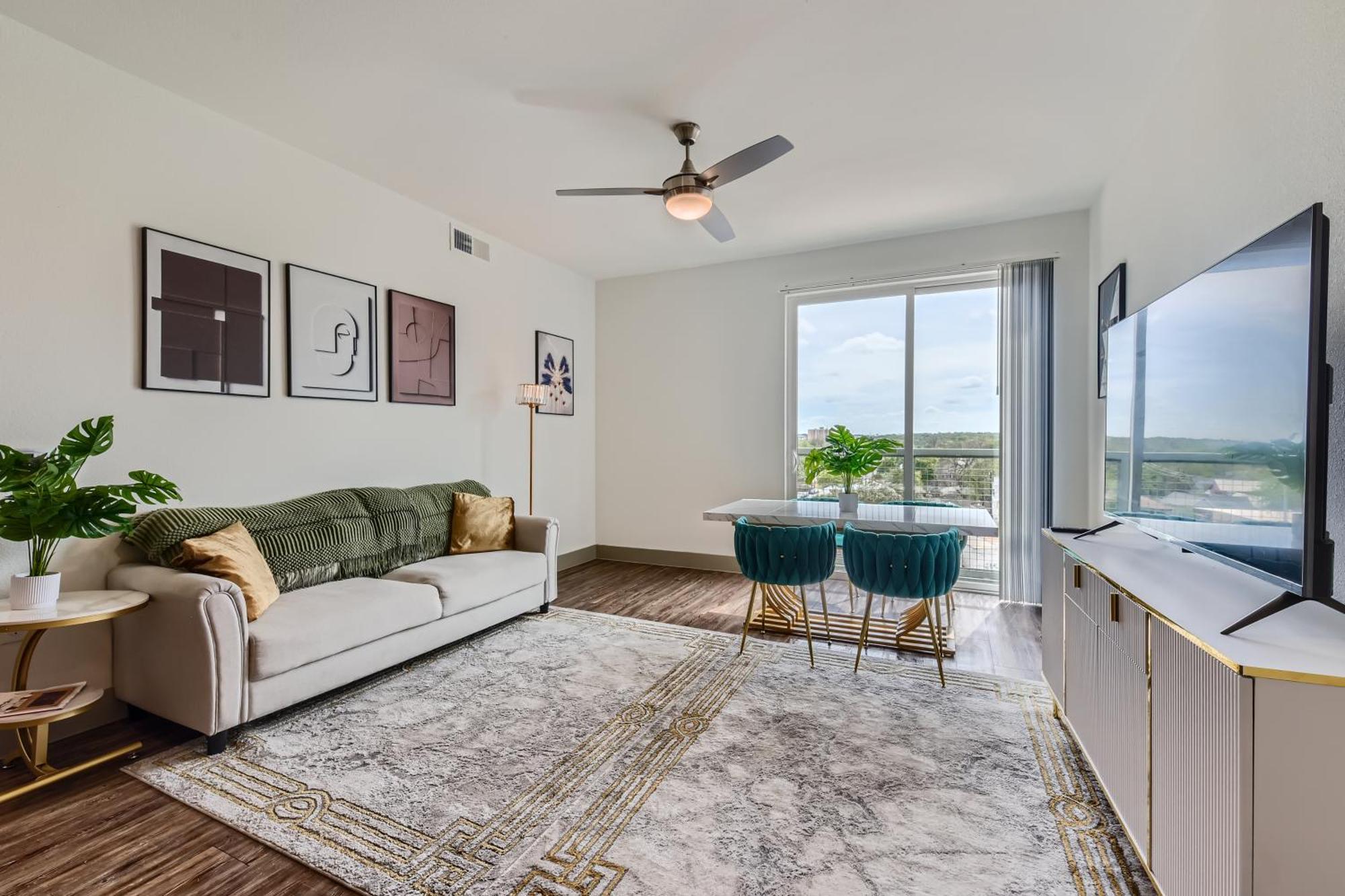 Chateau At Robertson Hill * Austin