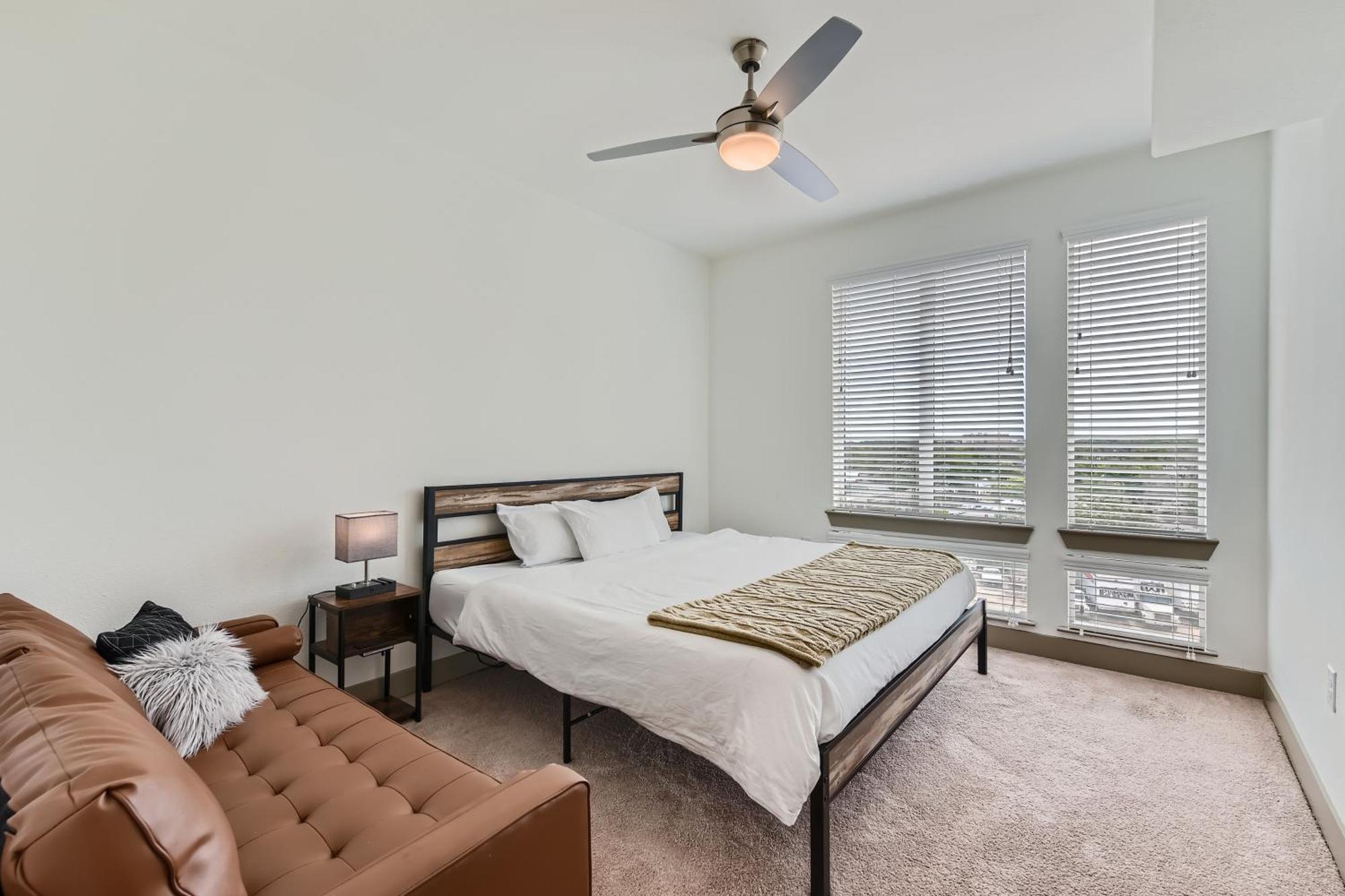 Chateau At Robertson Hill Apartment Austin