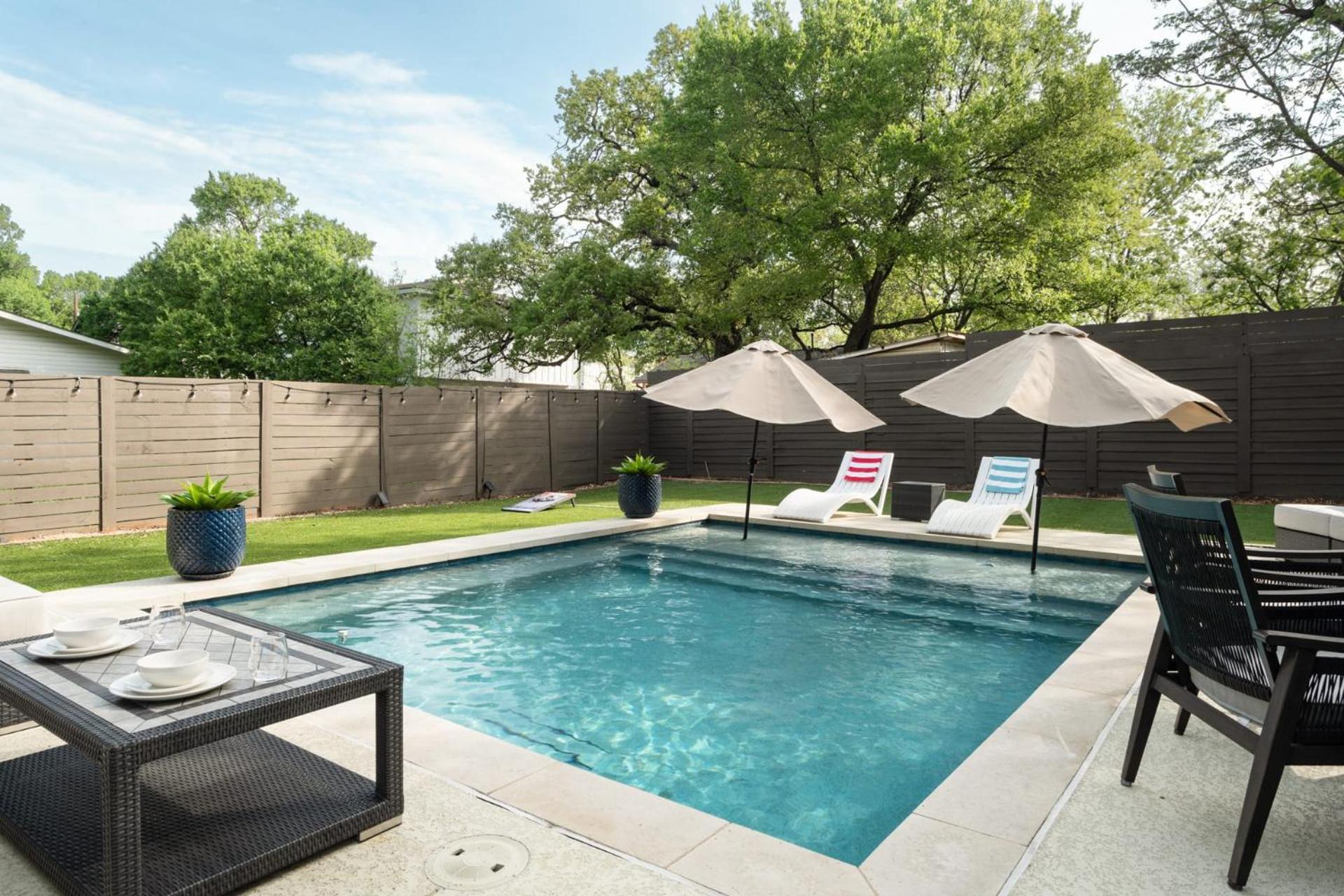 Upstay - New Modern With Private Pool Holiday home Austin