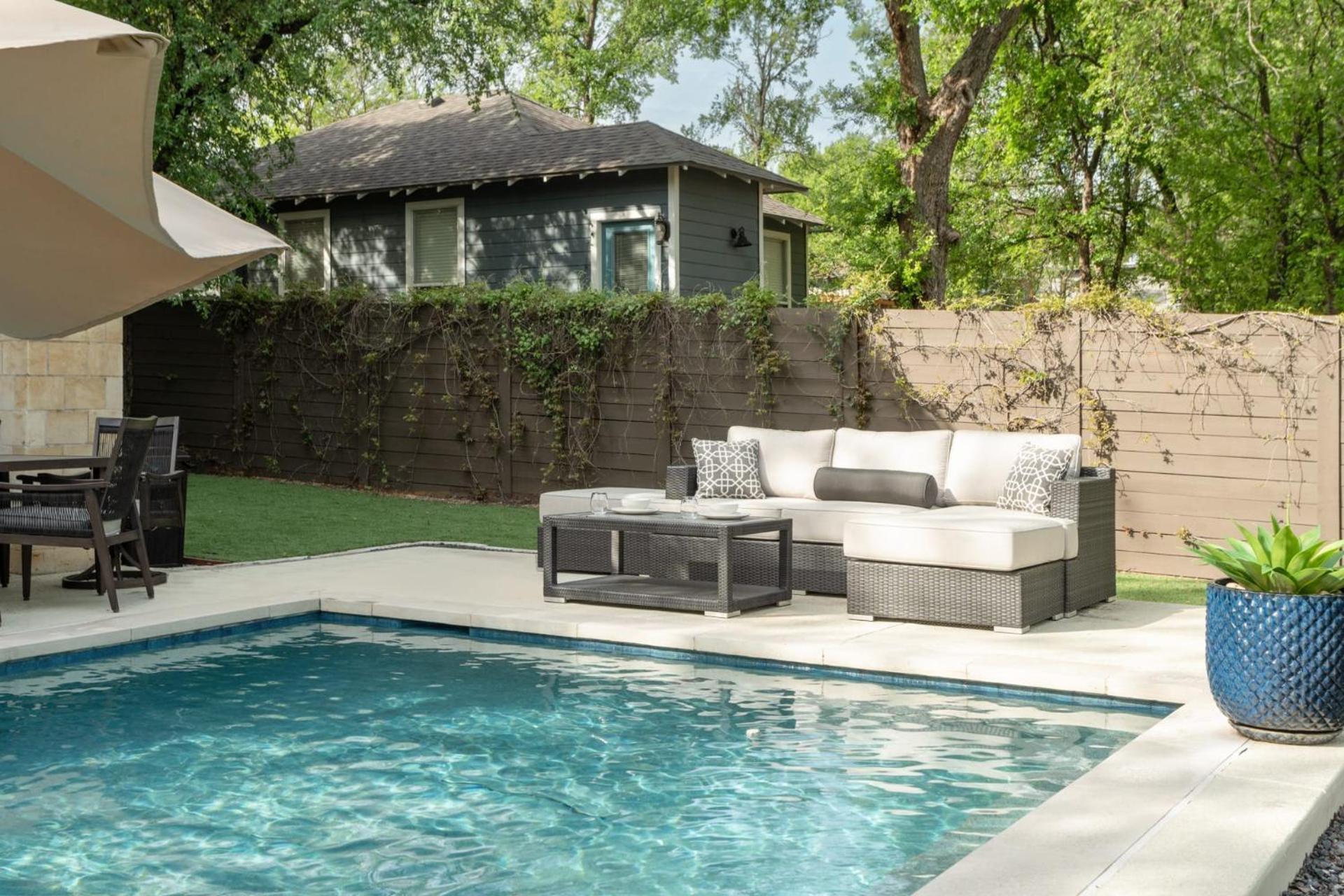 Upstay - New Modern With Private Pool Holiday home Austin