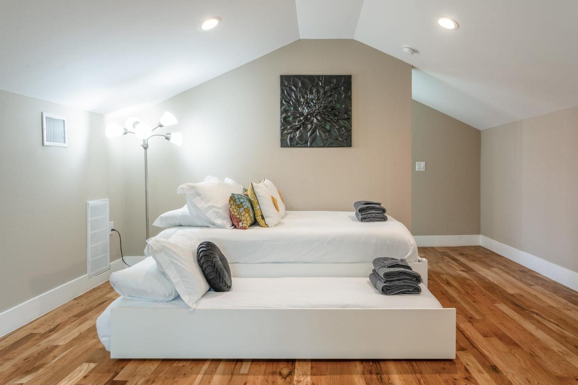 Holiday home Upstay - New Modern With Private Pool Austin